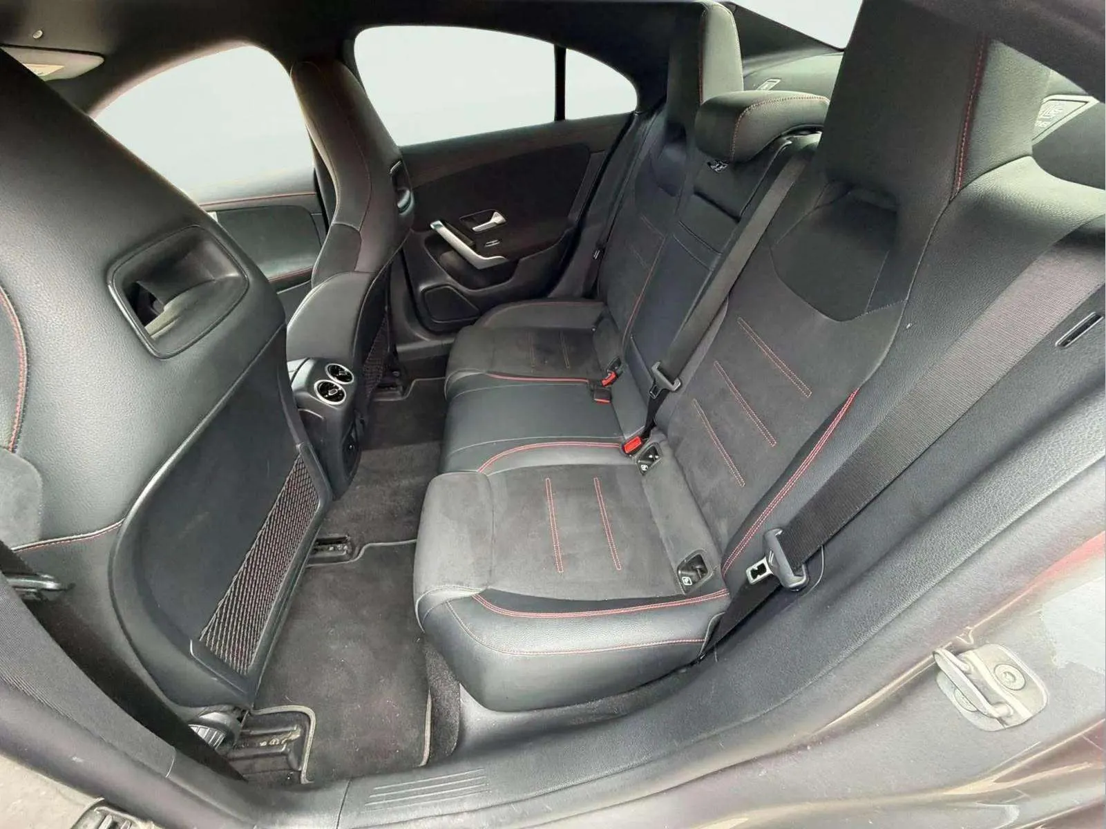 Mercedes-Benz CLA 200 D DCT - foto 11