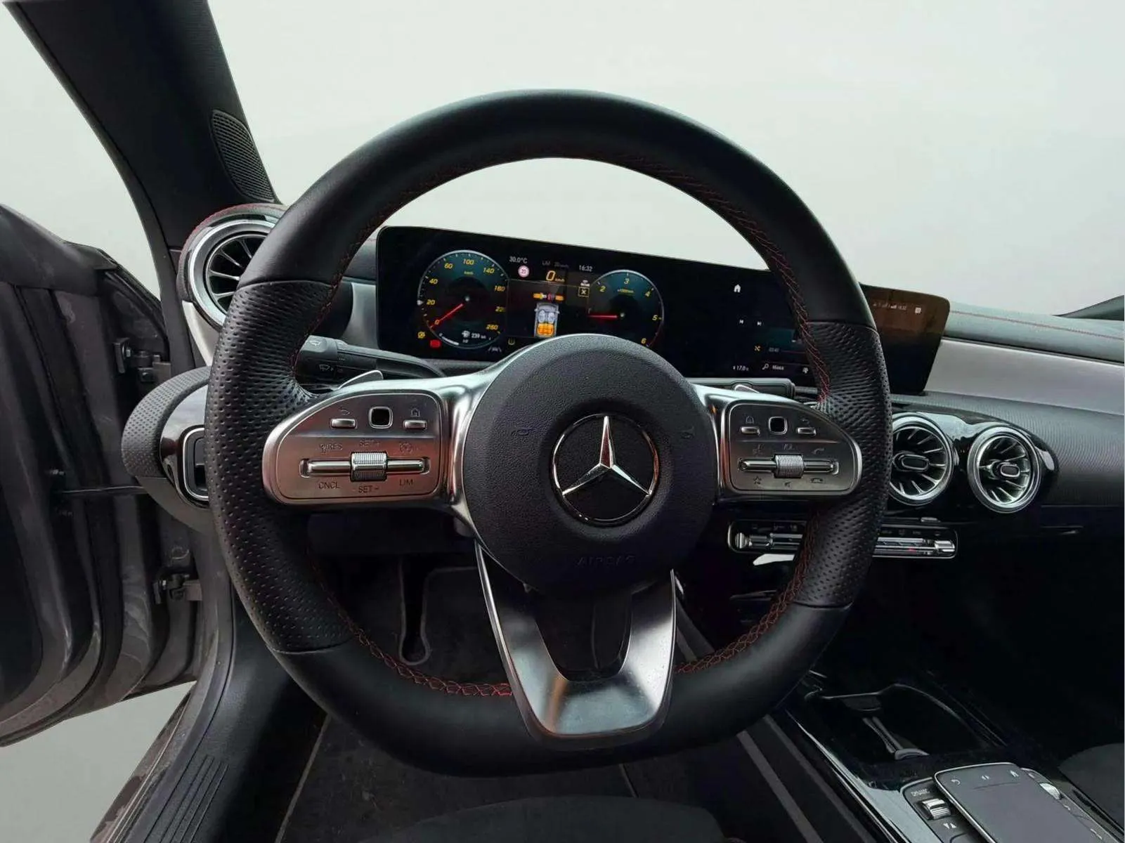 Mercedes-Benz CLA 200 D DCT - foto 9