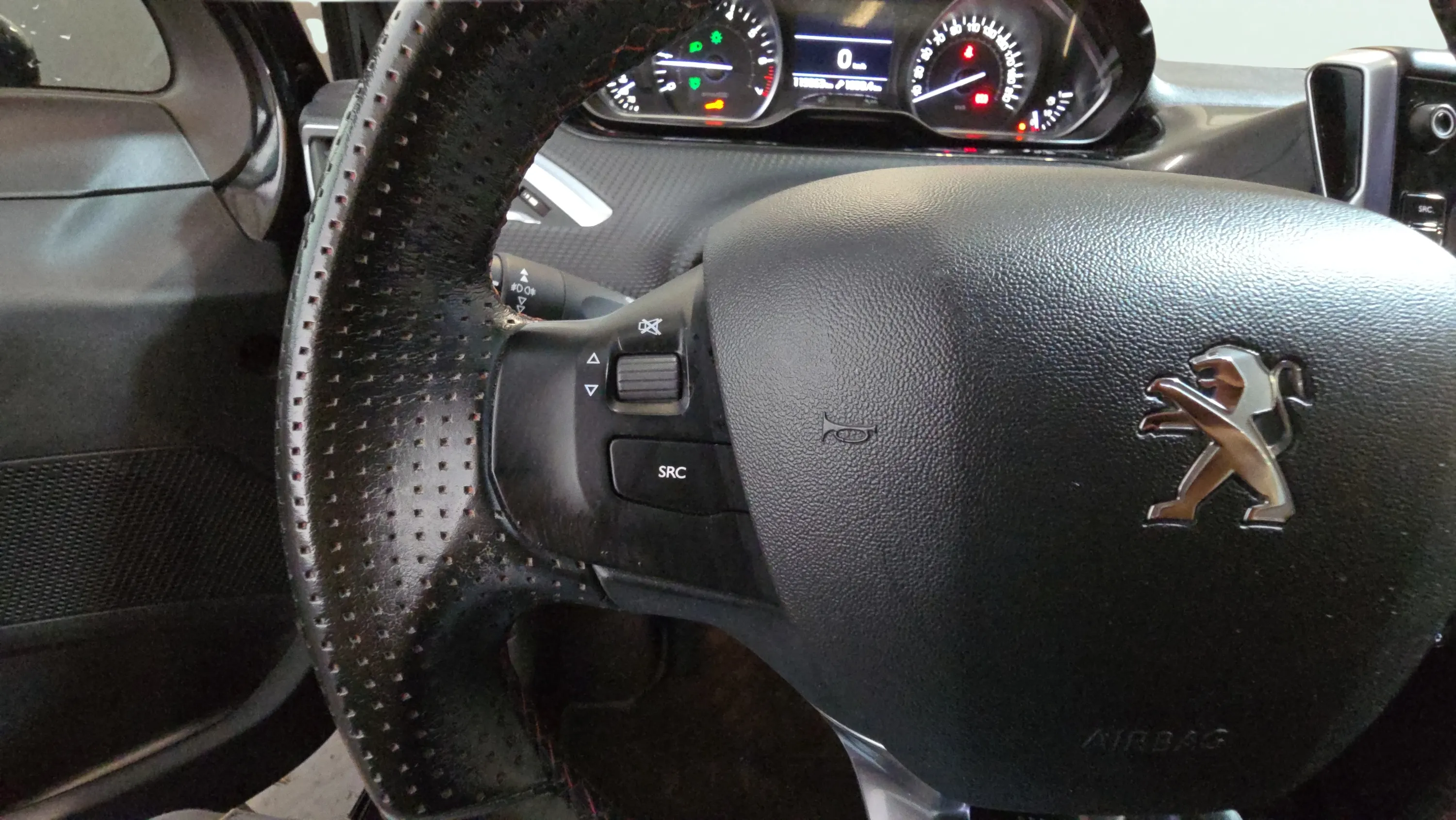 Peugeot 208 GT-Line 1.2L PureTech - foto 12