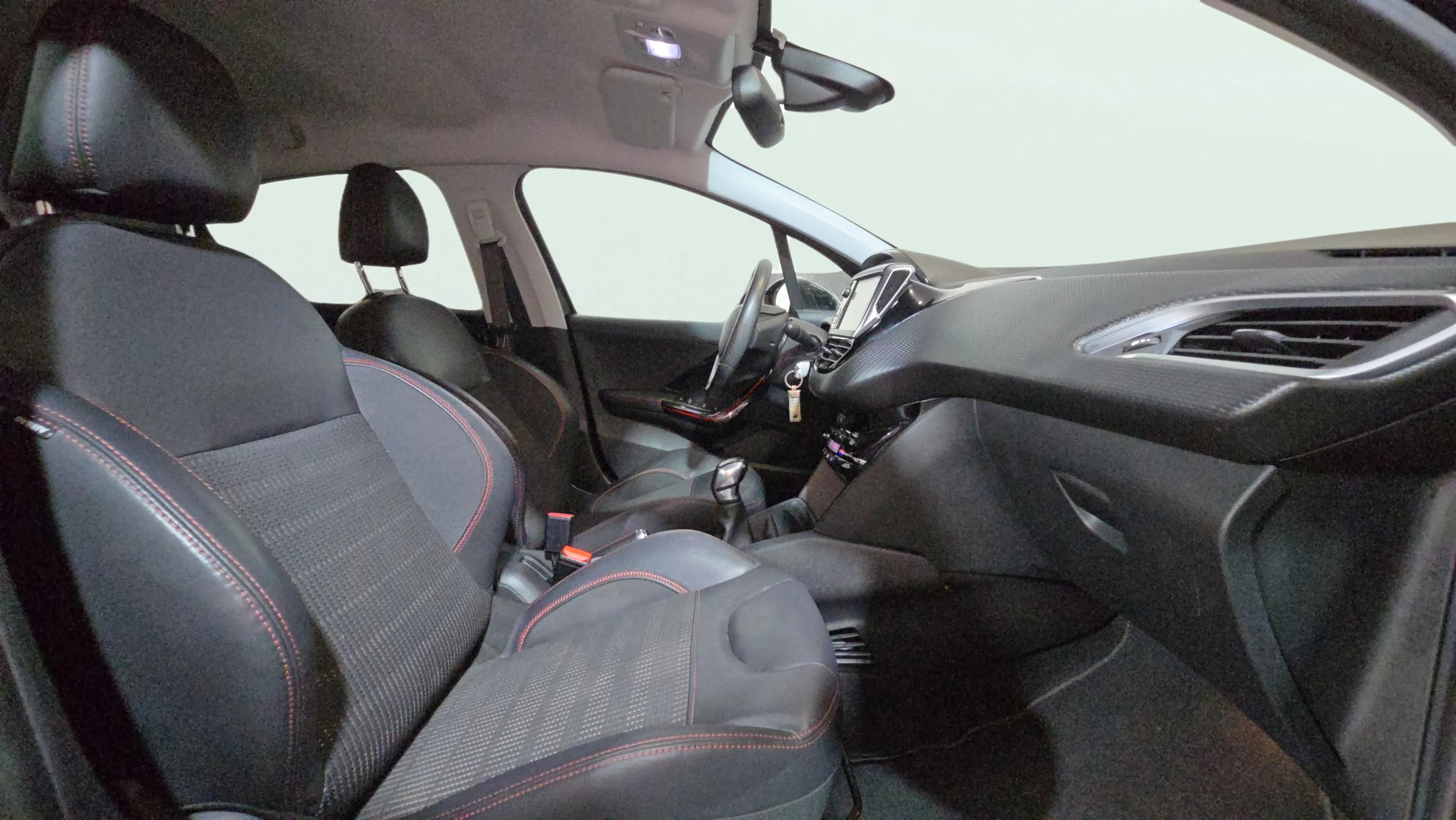 Peugeot 208 GT-Line 1.2L PureTech - foto 18