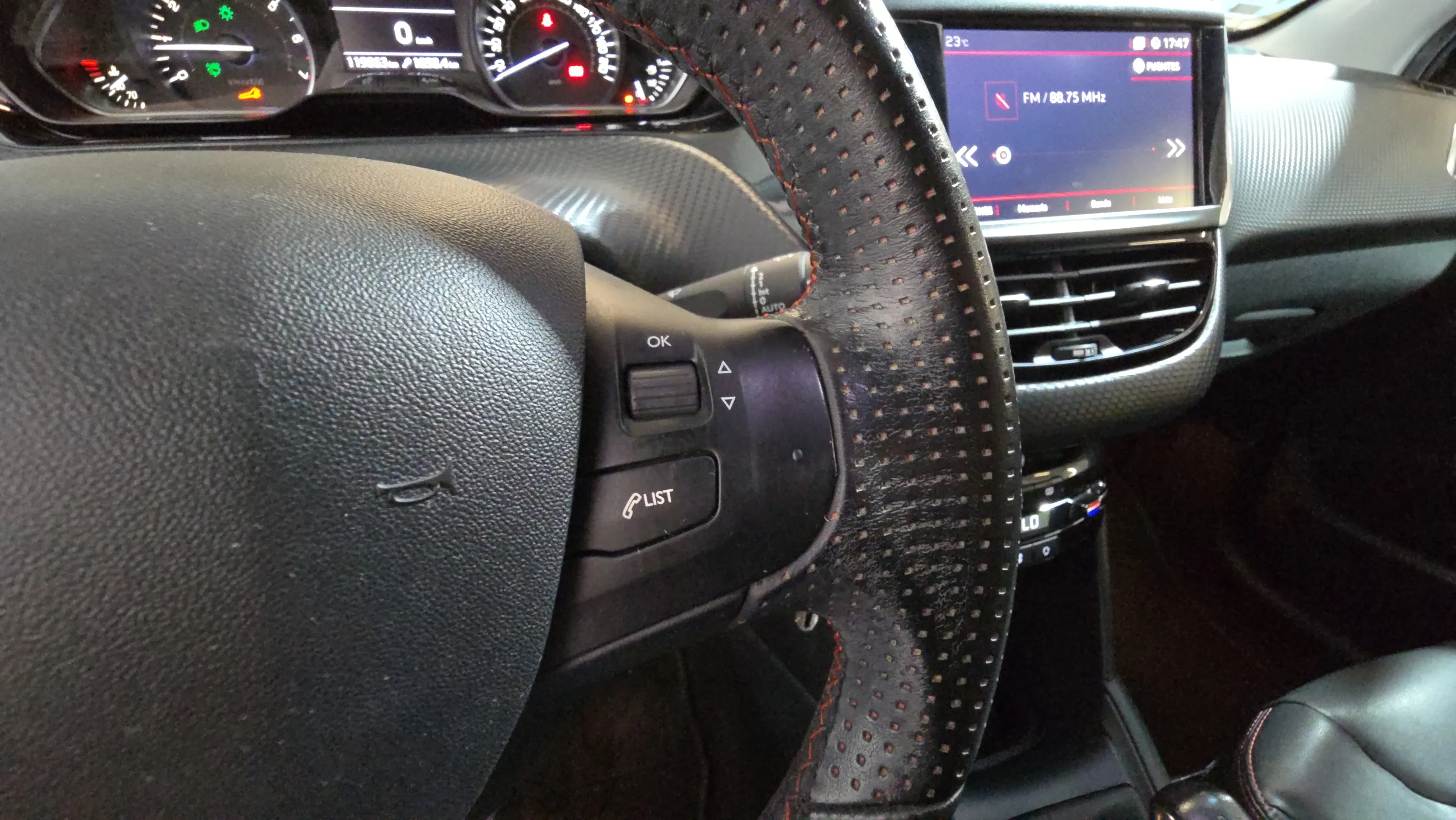 Peugeot 208 GT-Line 1.2L PureTech - foto 13