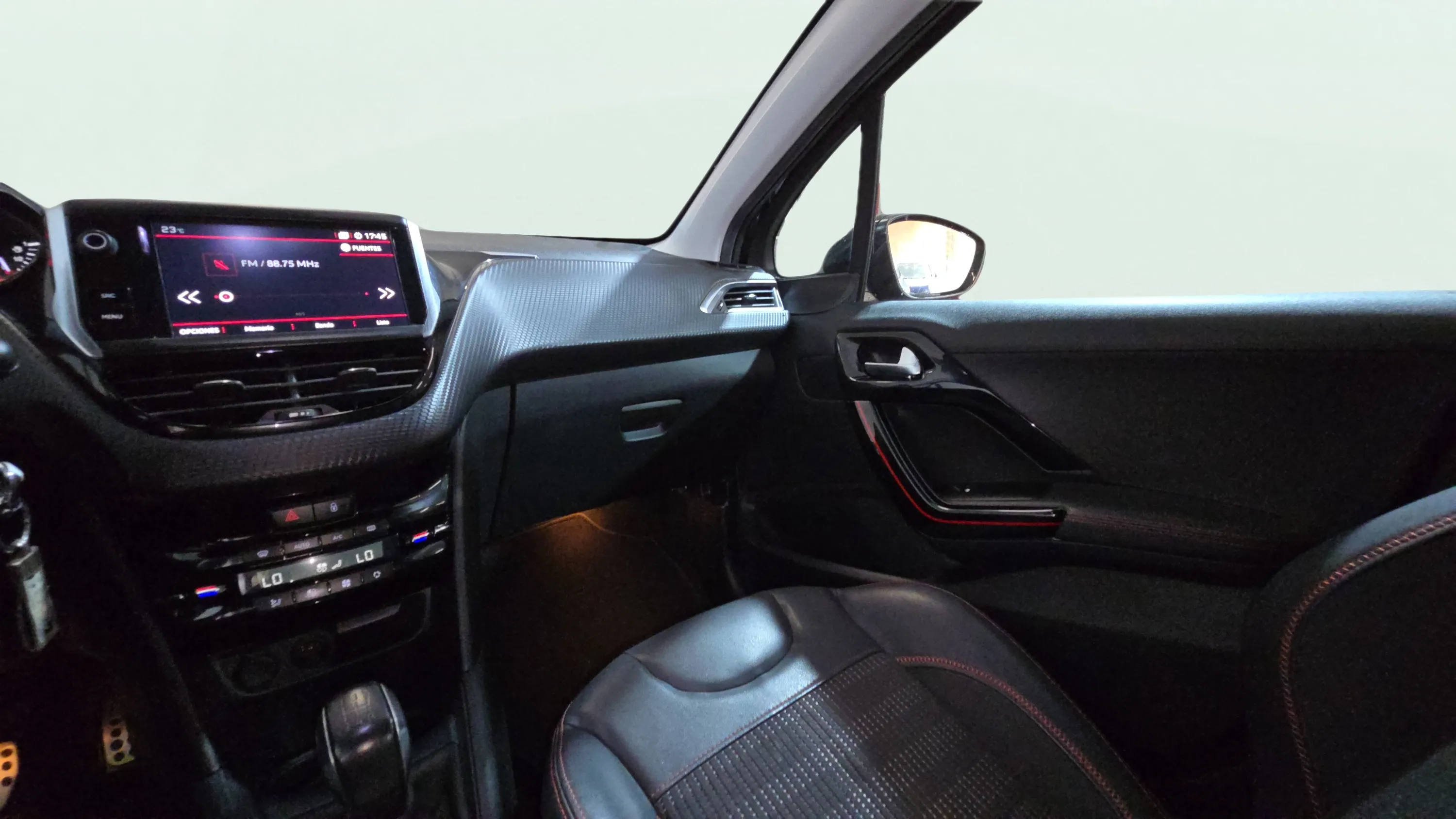 Peugeot 208 GT-Line 1.2L PureTech - foto 16