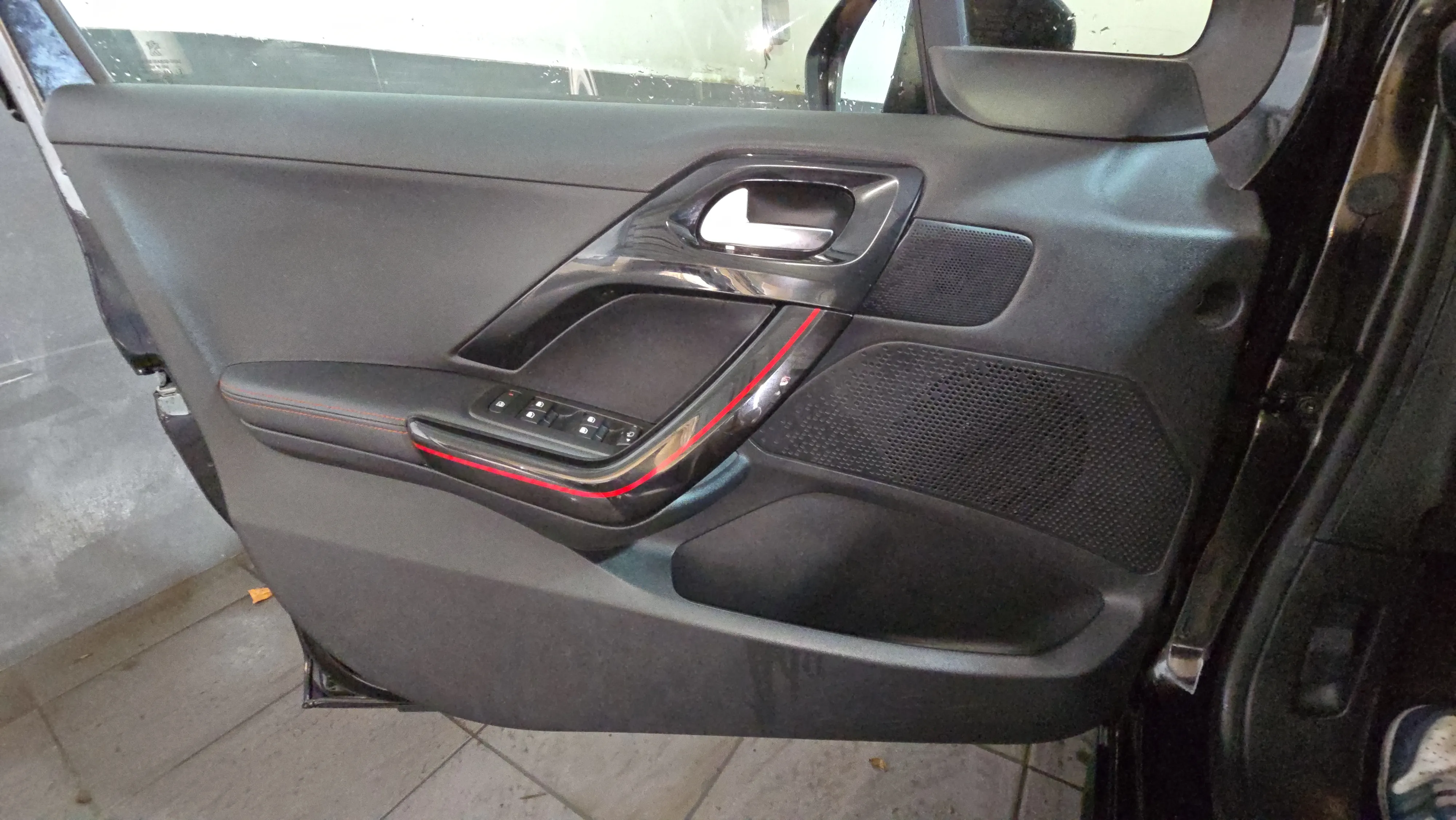 Peugeot 208 GT-Line 1.2L PureTech - foto 17