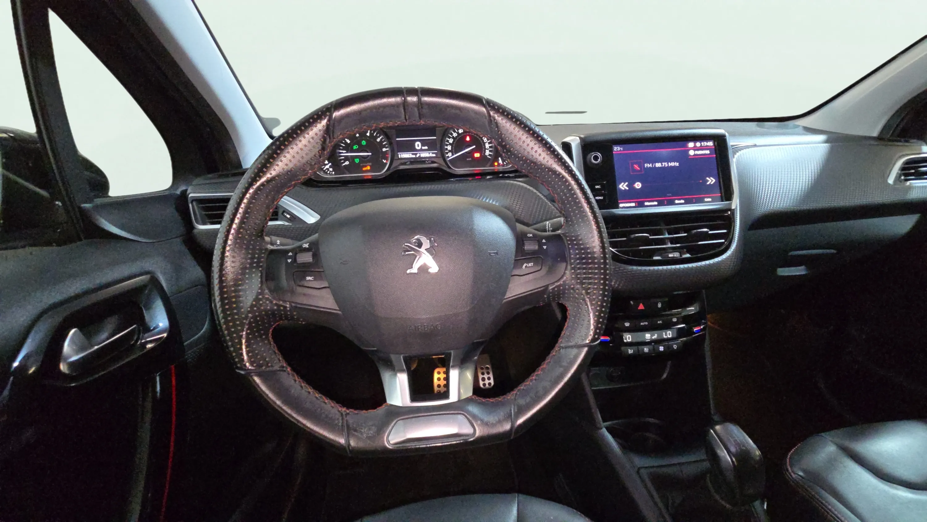 Peugeot 208 GT-Line 1.2L PureTech - foto 11