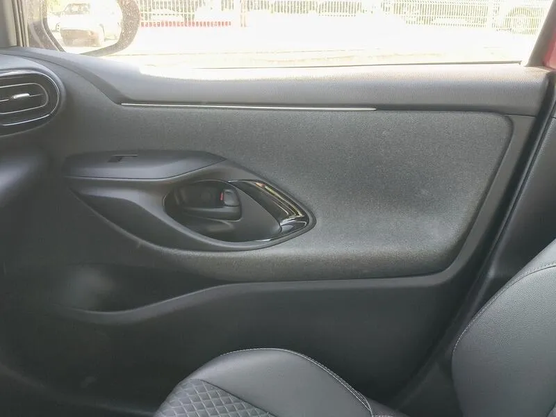 Toyota Yaris 1.5 120H Style - foto 21