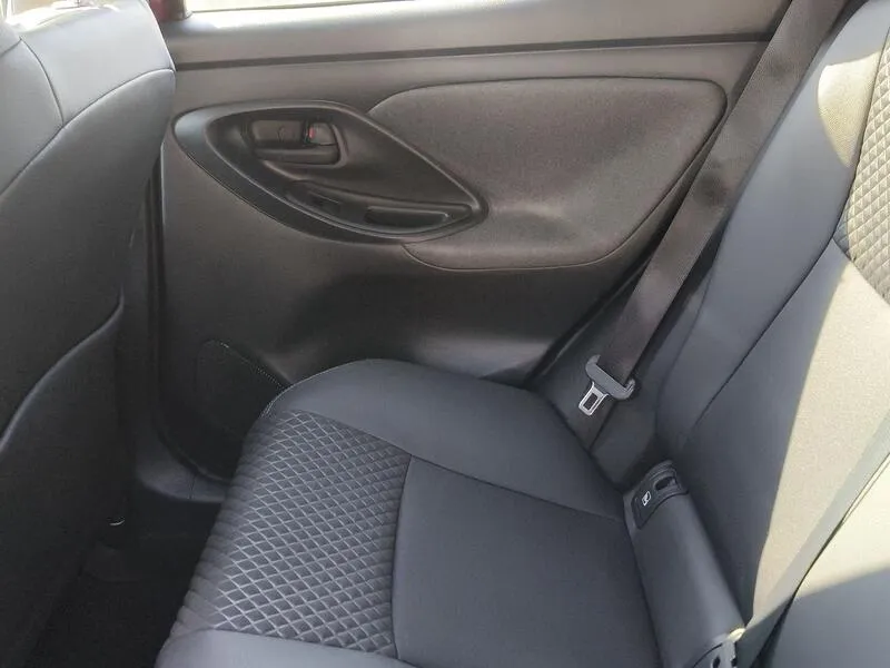 Toyota Yaris 1.5 120H Style - foto 32