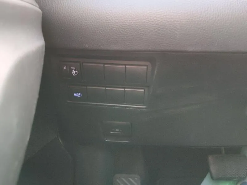 Toyota Yaris 1.5 120H Style - foto 28
