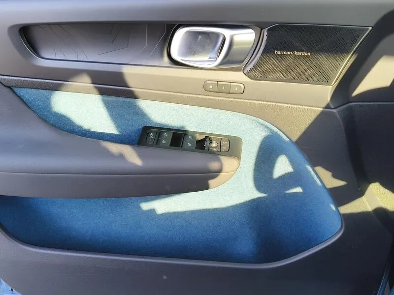 Volvo XC40 Recharge Twin First Edition - foto 33