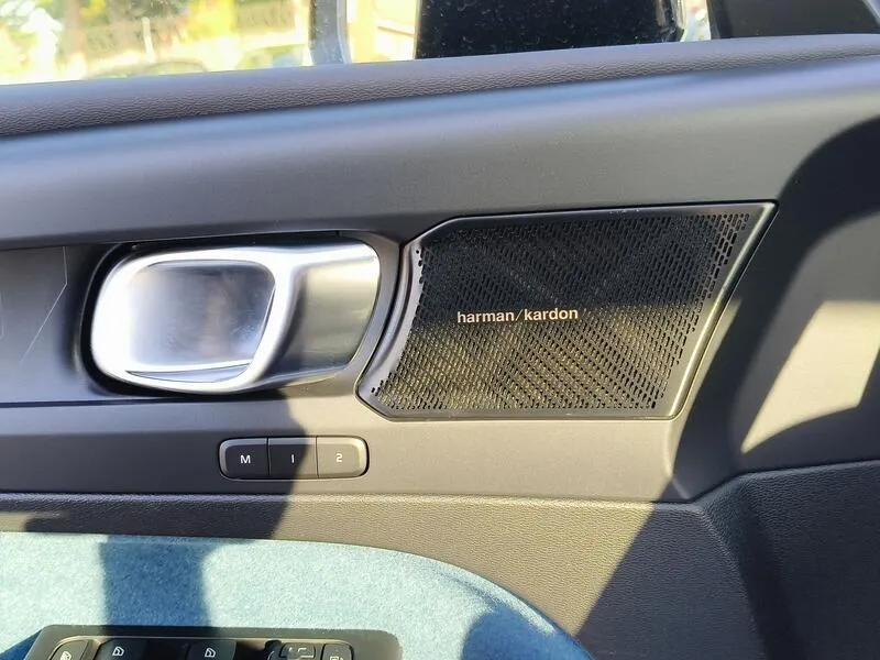Volvo XC40 Recharge Twin First Edition - foto 32