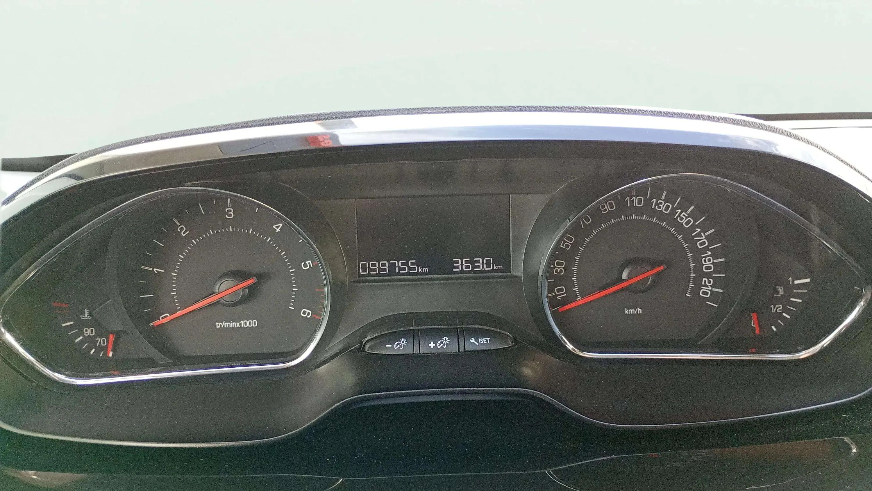 Peugeot 208 Style 1.4 HDi 68 - foto 6