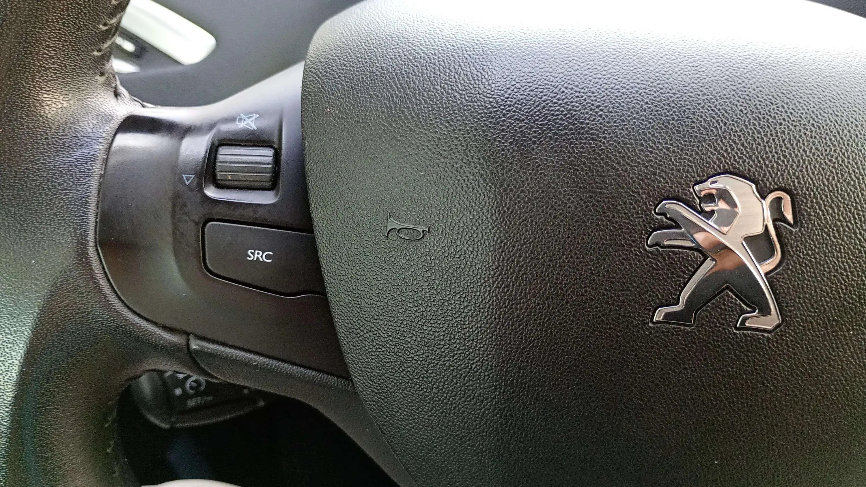 Peugeot 208 Style 1.4 HDi 68 - foto 13