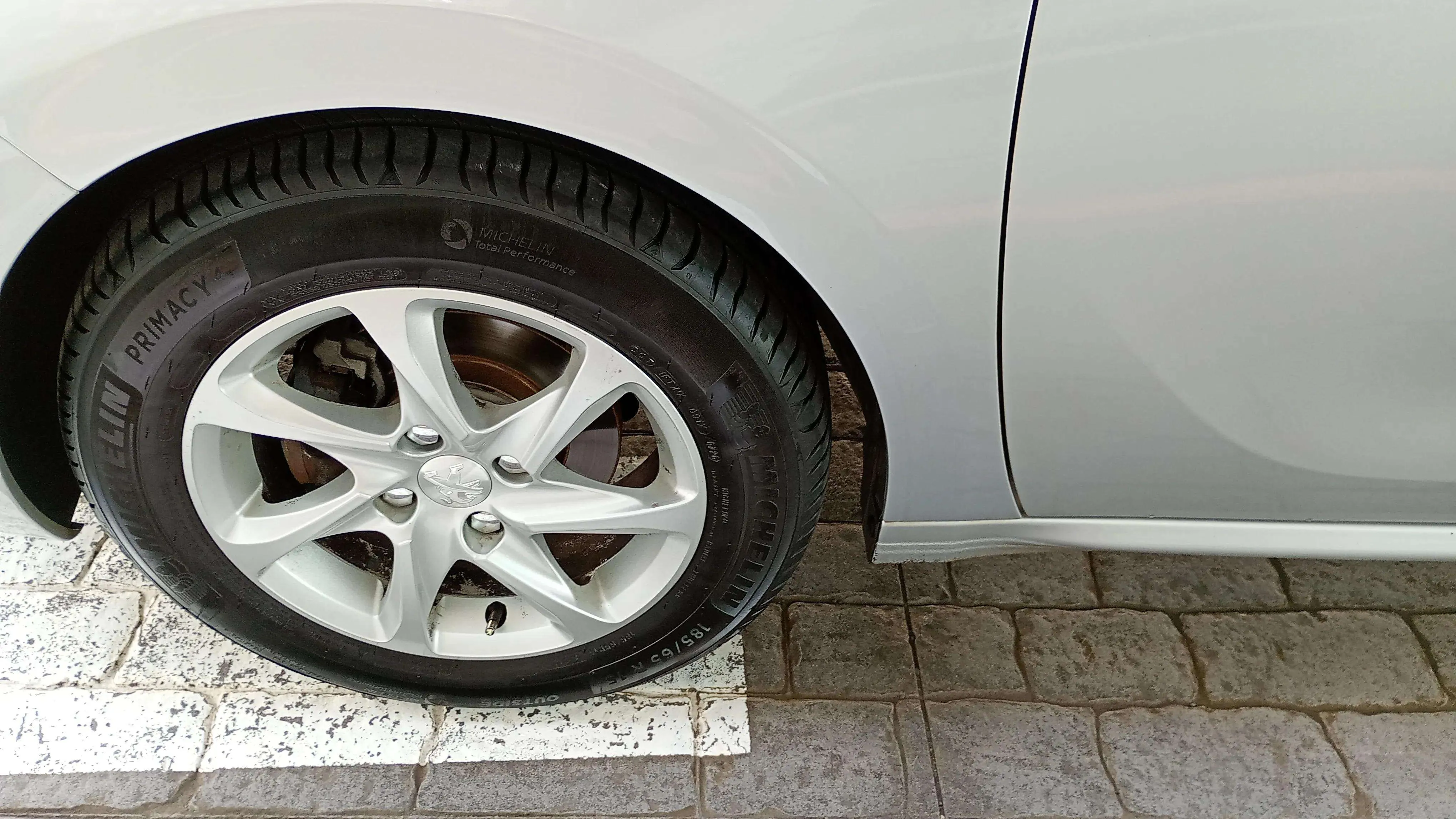 Peugeot 208 Style 1.4 HDi 68 - foto 17