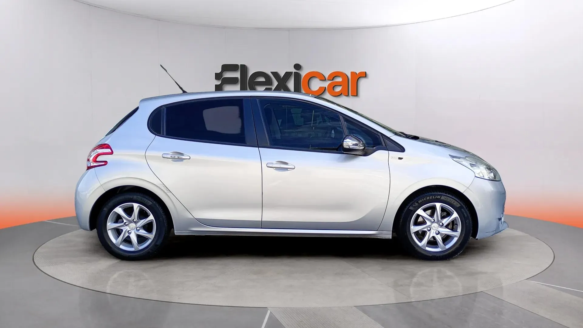 Peugeot 208 Style 1.4 HDi 68 - foto 3