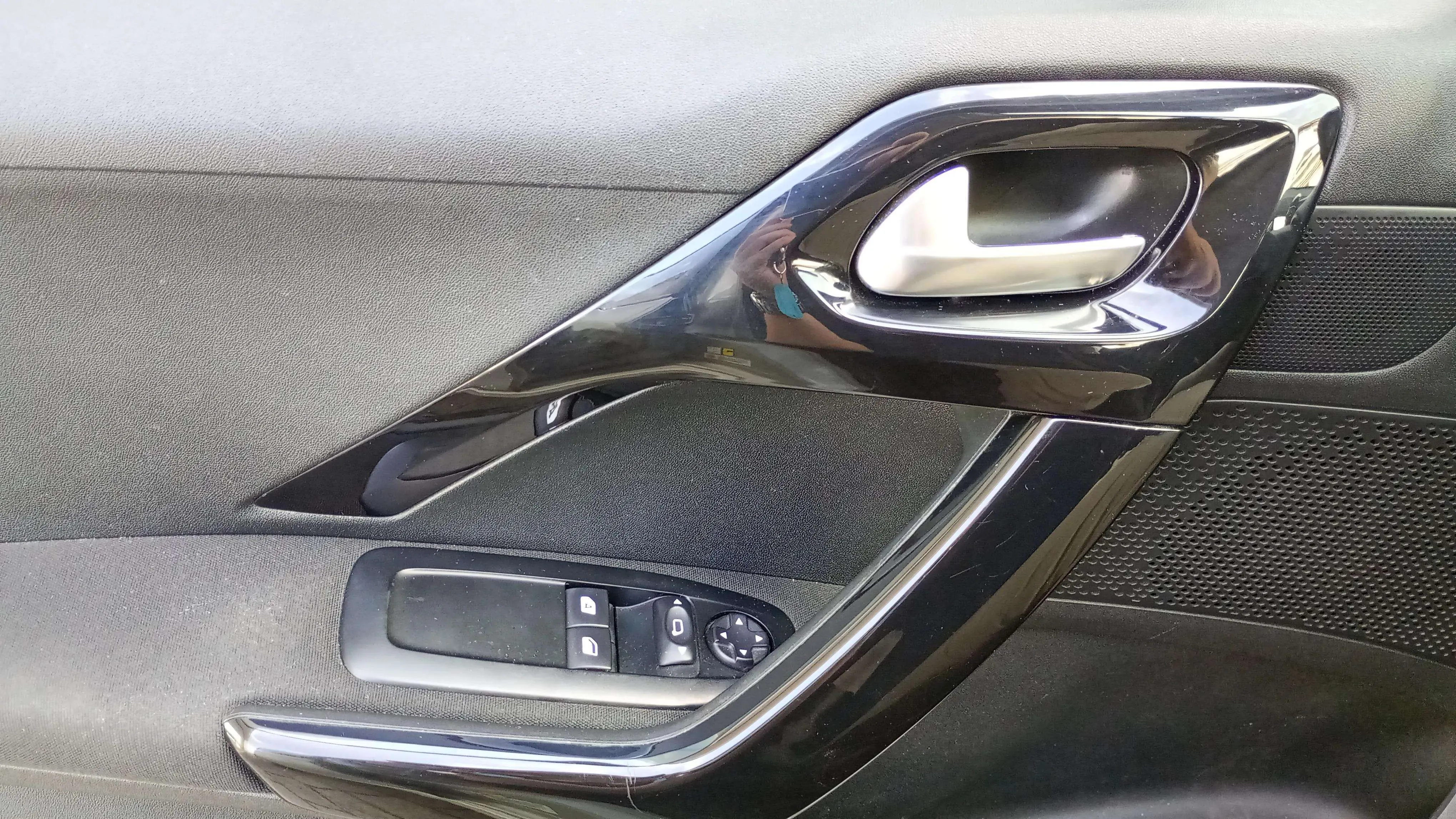 Peugeot 208 Style 1.4 HDi 68 - foto 15