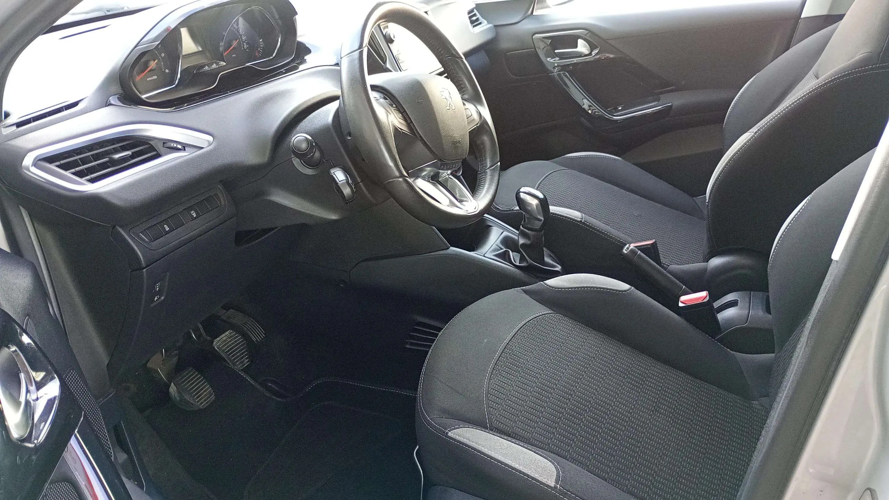 Peugeot 208 Style 1.4 HDi 68 - foto 10