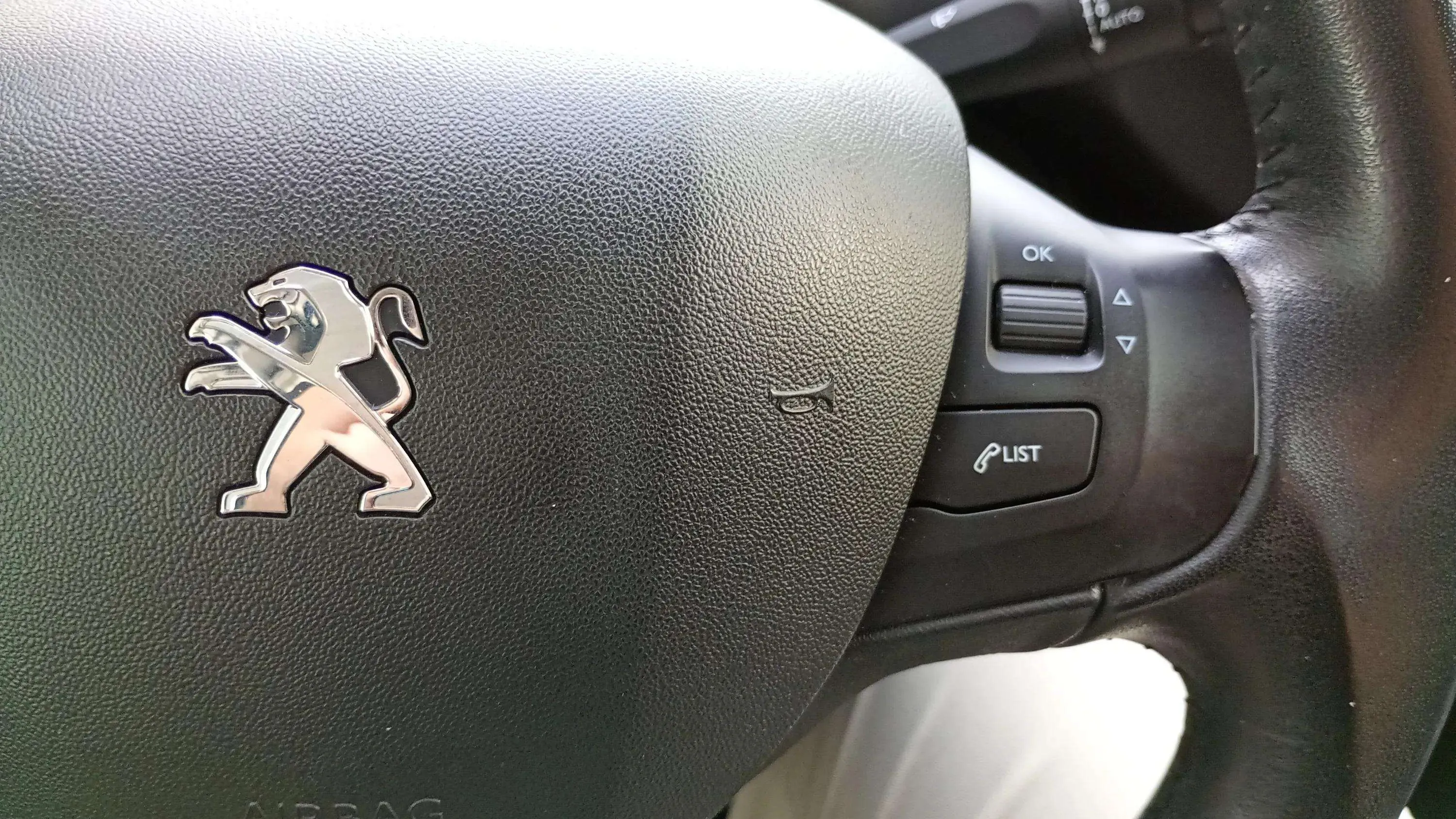 Peugeot 208 Style 1.4 HDi 68 - foto 14