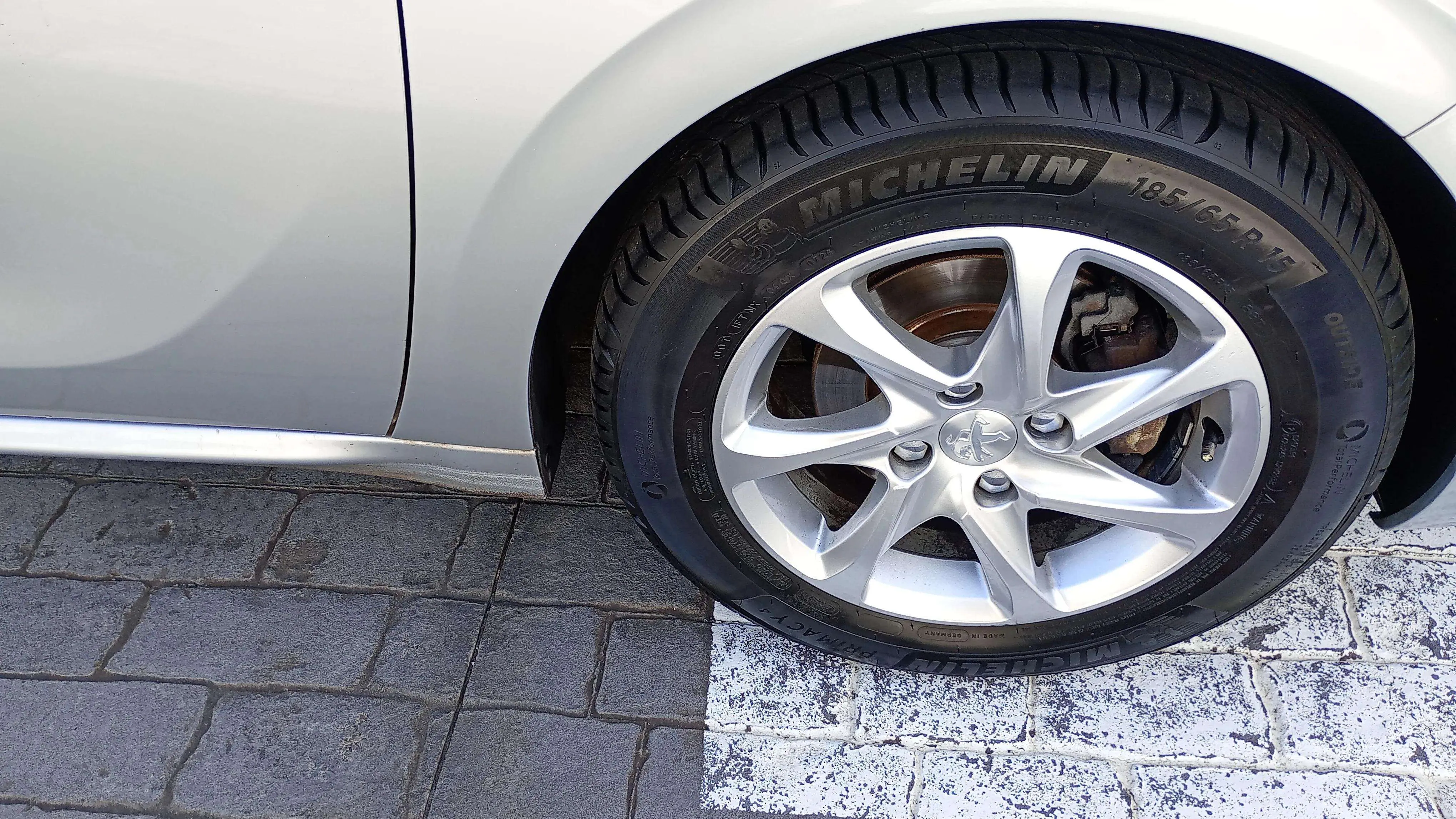 Peugeot 208 Style 1.4 HDi 68 - foto 18