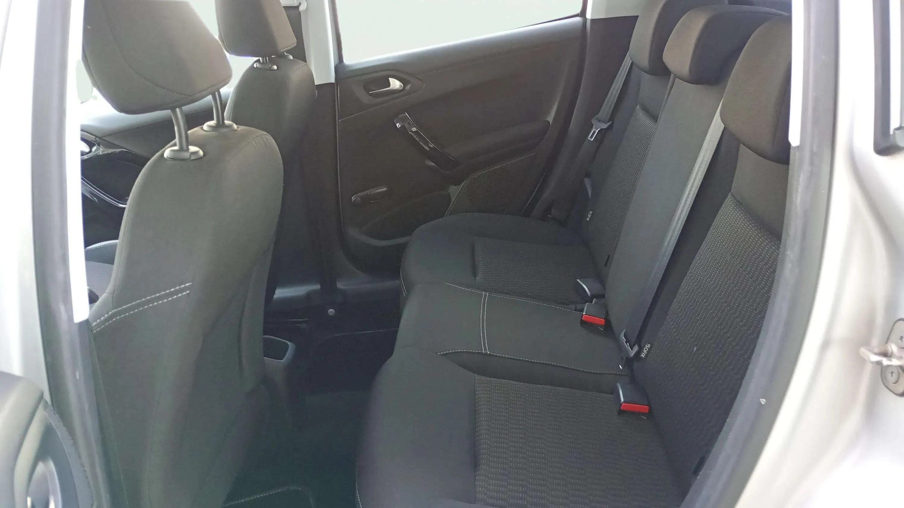 Peugeot 208 Style 1.4 HDi 68 - foto 11