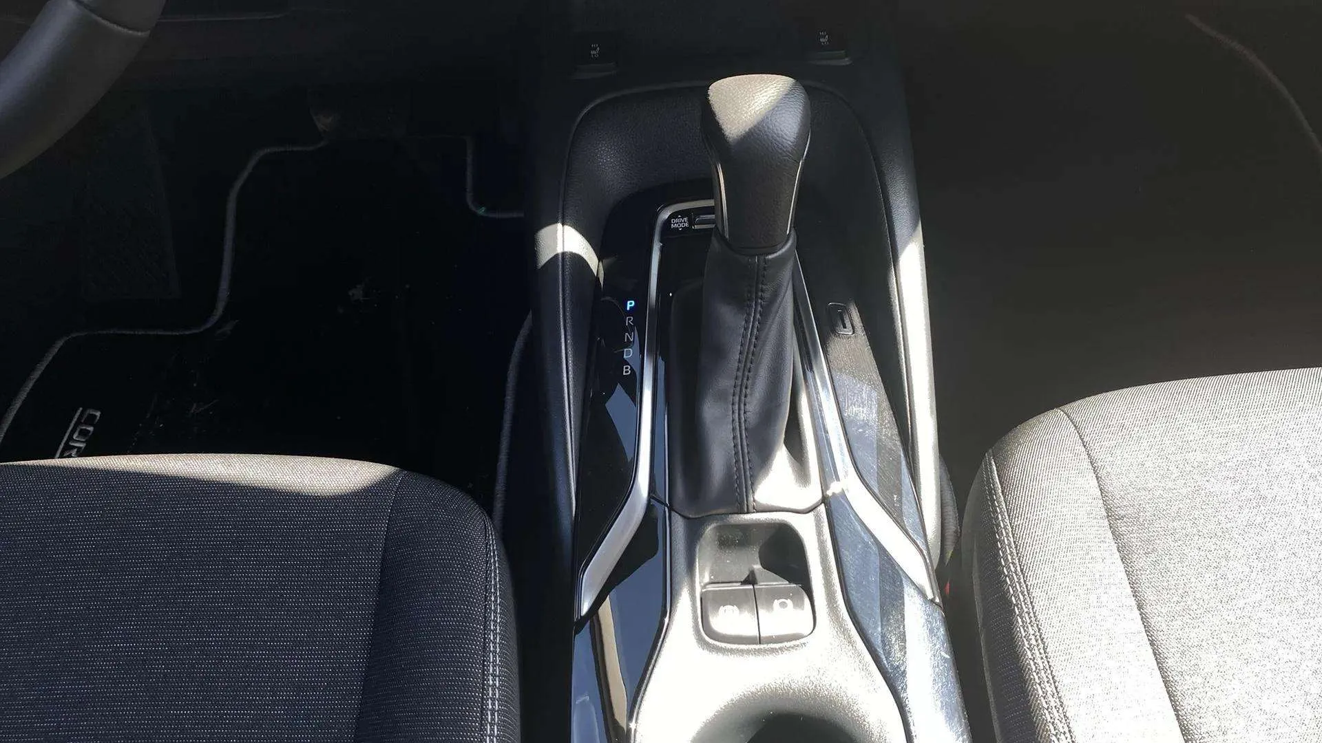 Toyota Corolla Cross Style Hybrid 140 - foto 19
