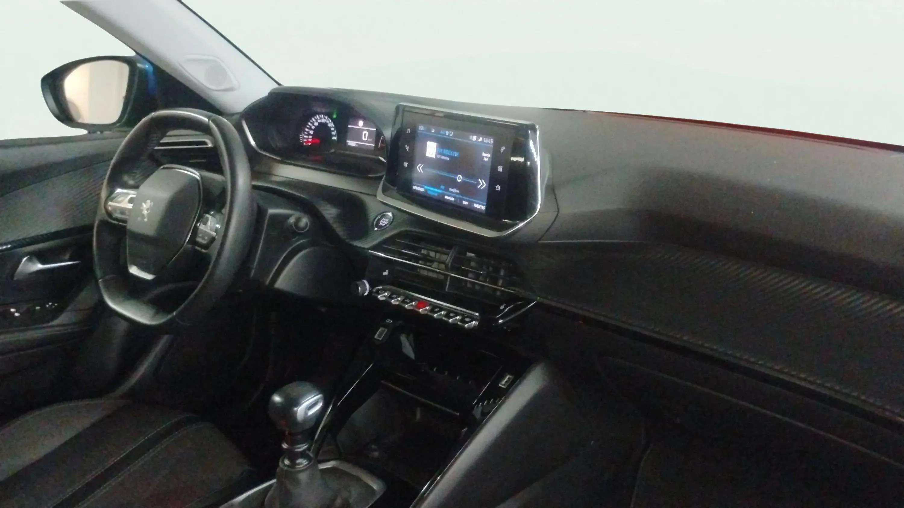 Peugeot 2008 Allure PureTech 130 BVM6 - foto 9