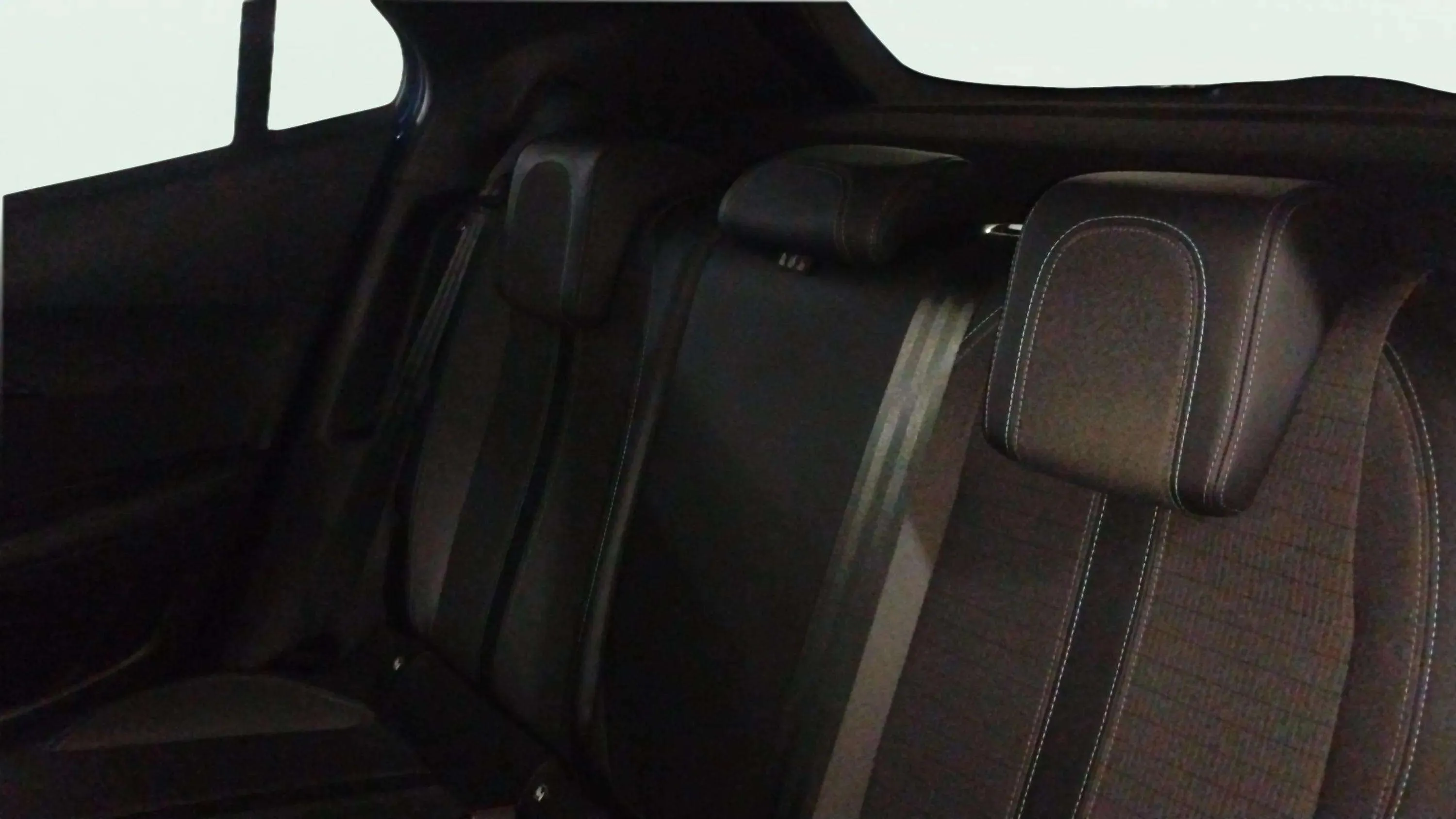 Peugeot 2008 Allure PureTech 130 BVM6 - foto 14