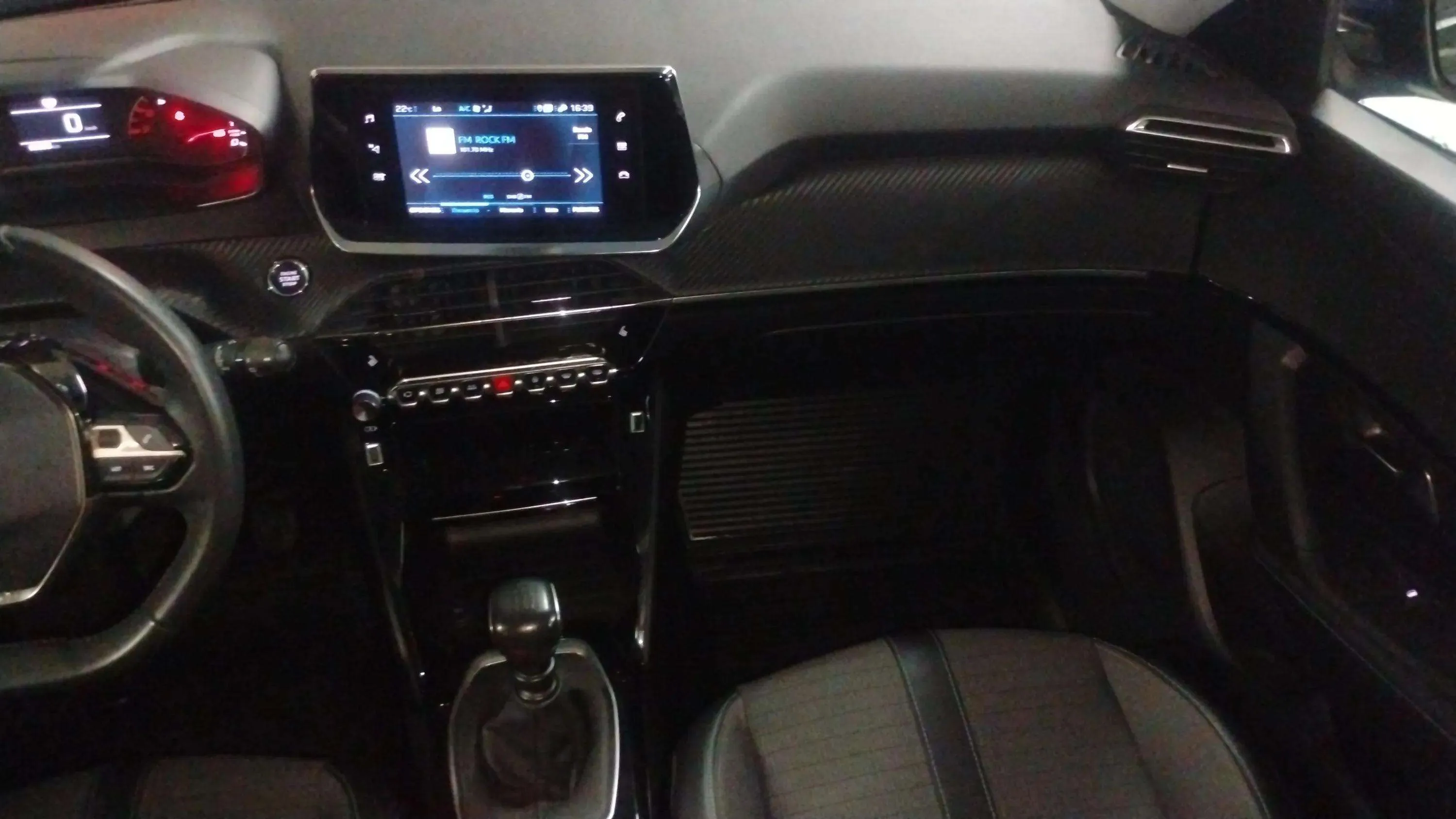 Peugeot 2008 Allure PureTech 130 BVM6 - foto 19
