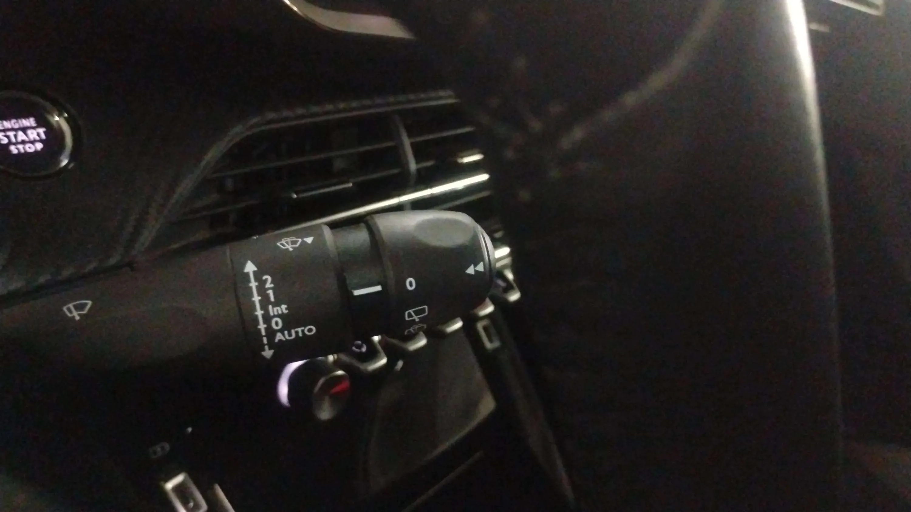 Peugeot 2008 Allure PureTech 130 BVM6 - foto 24