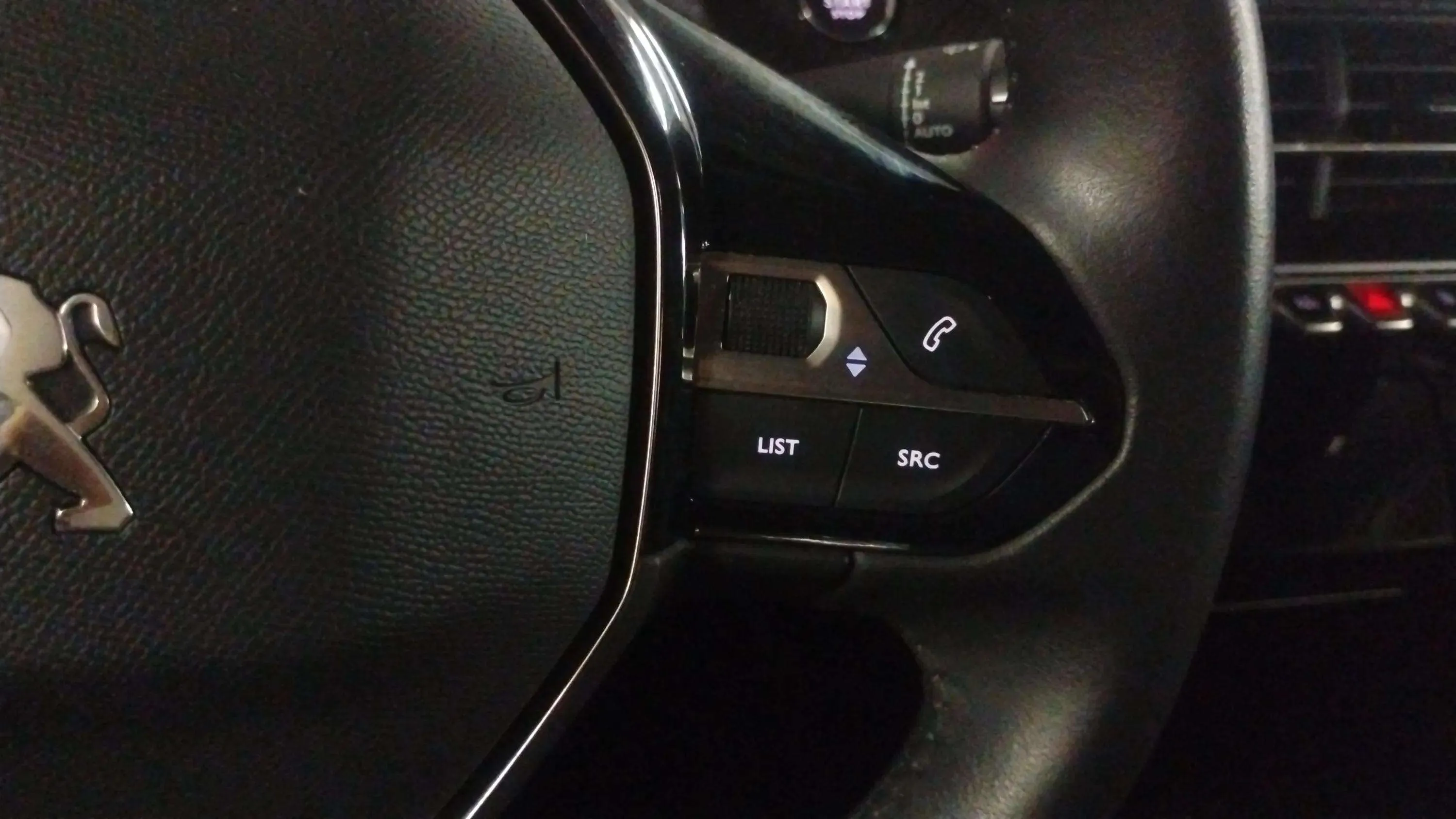 Peugeot 2008 Allure PureTech 130 BVM6 - foto 22