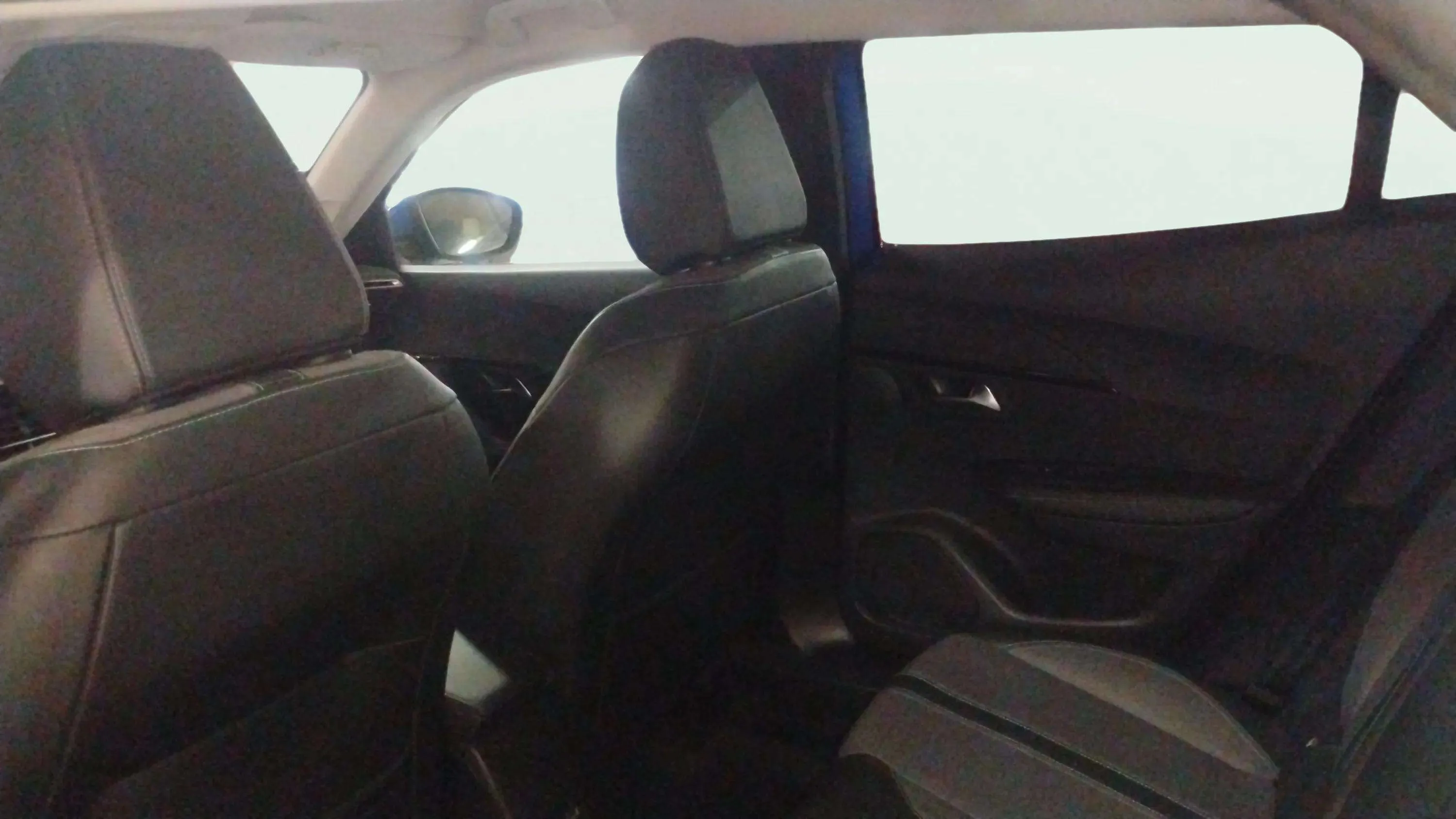 Peugeot 2008 Allure PureTech 130 BVM6 - foto 12