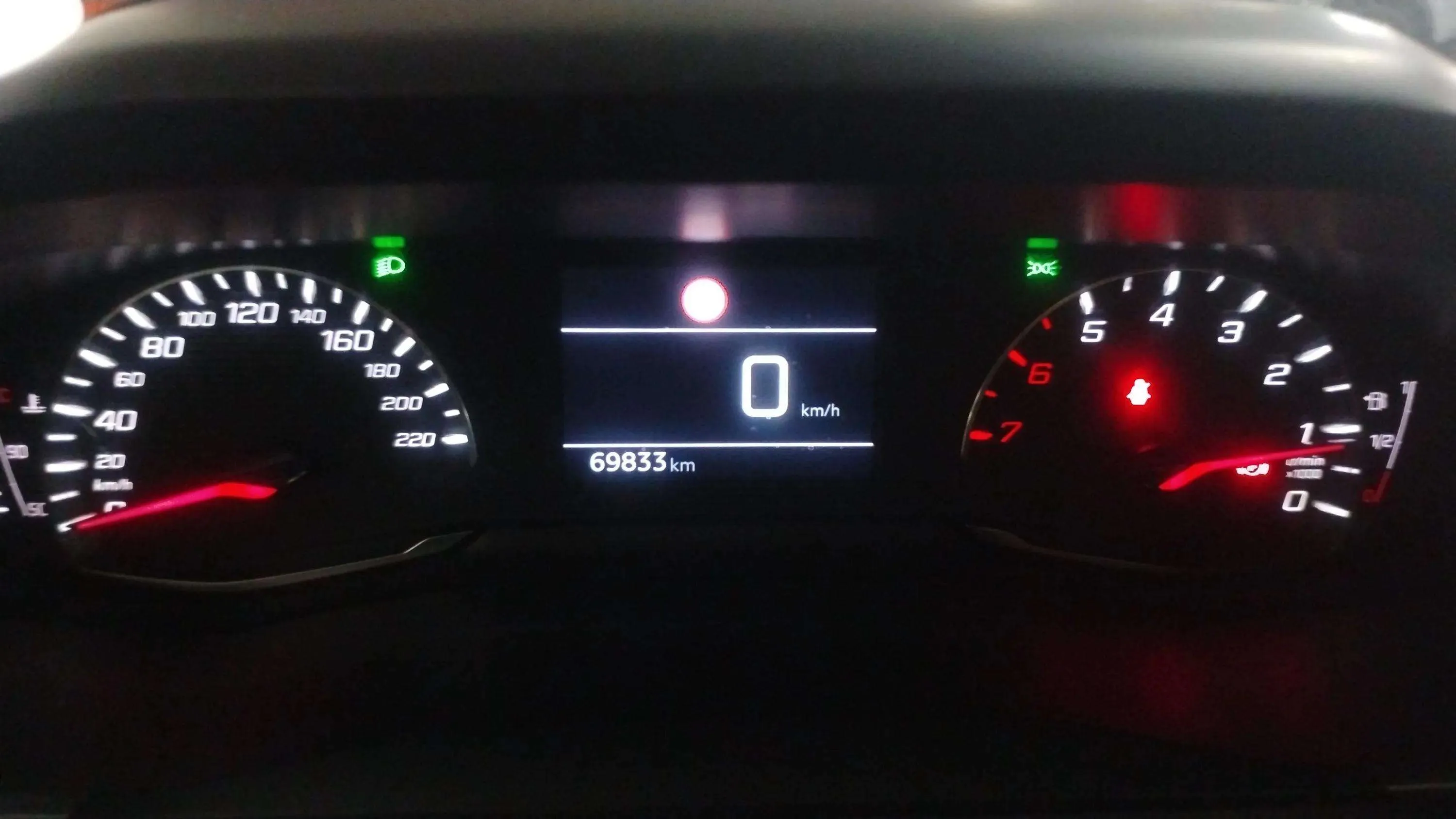 Peugeot 2008 Allure PureTech 130 BVM6 - foto 20