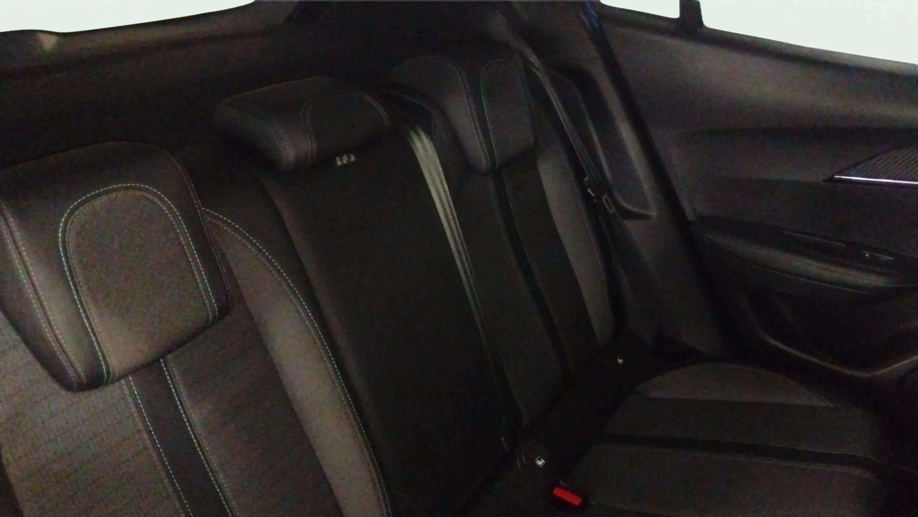 Peugeot 2008 Allure PureTech 130 BVM6 - foto 17