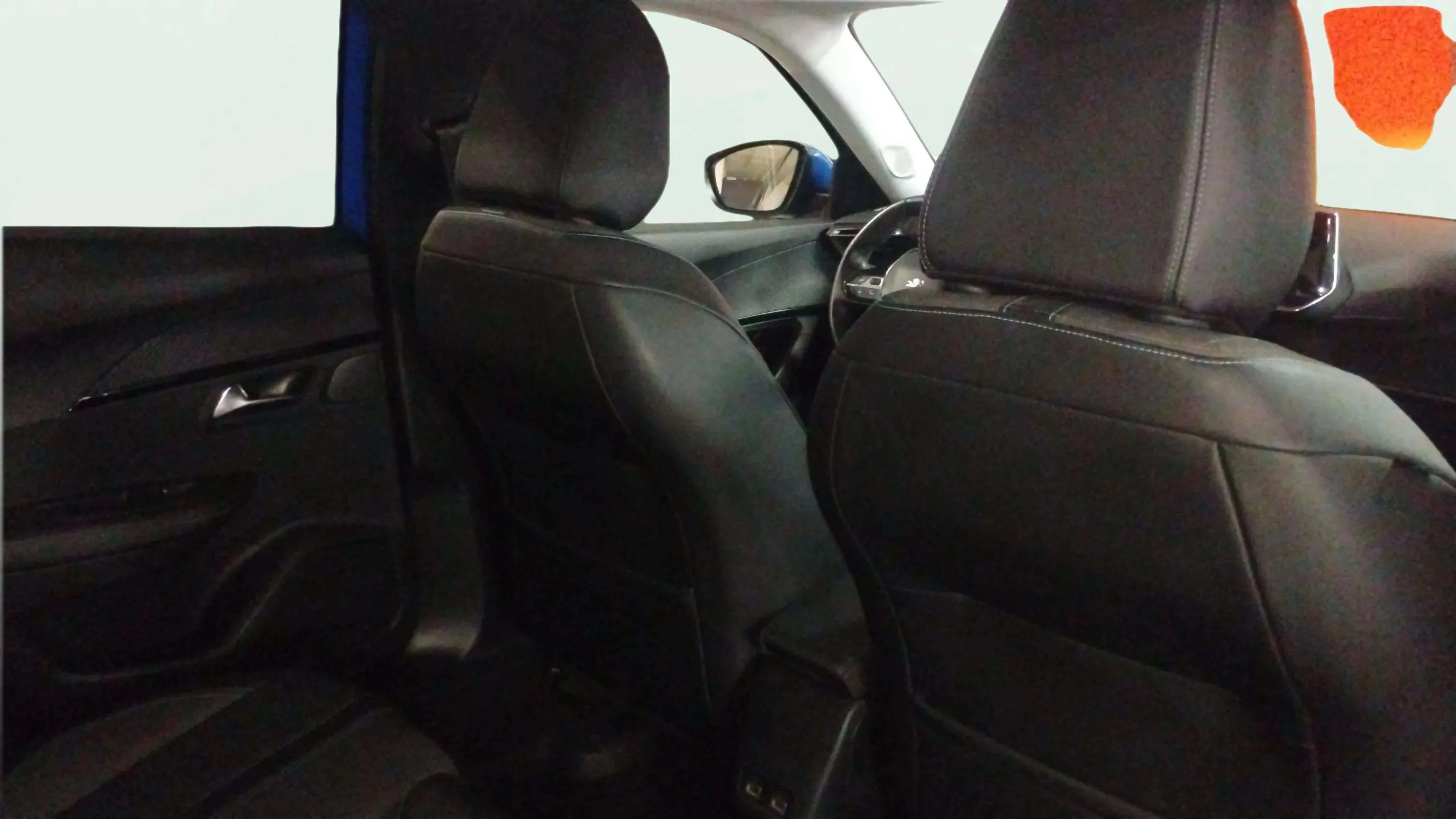 Peugeot 2008 Allure PureTech 130 BVM6 - foto 15