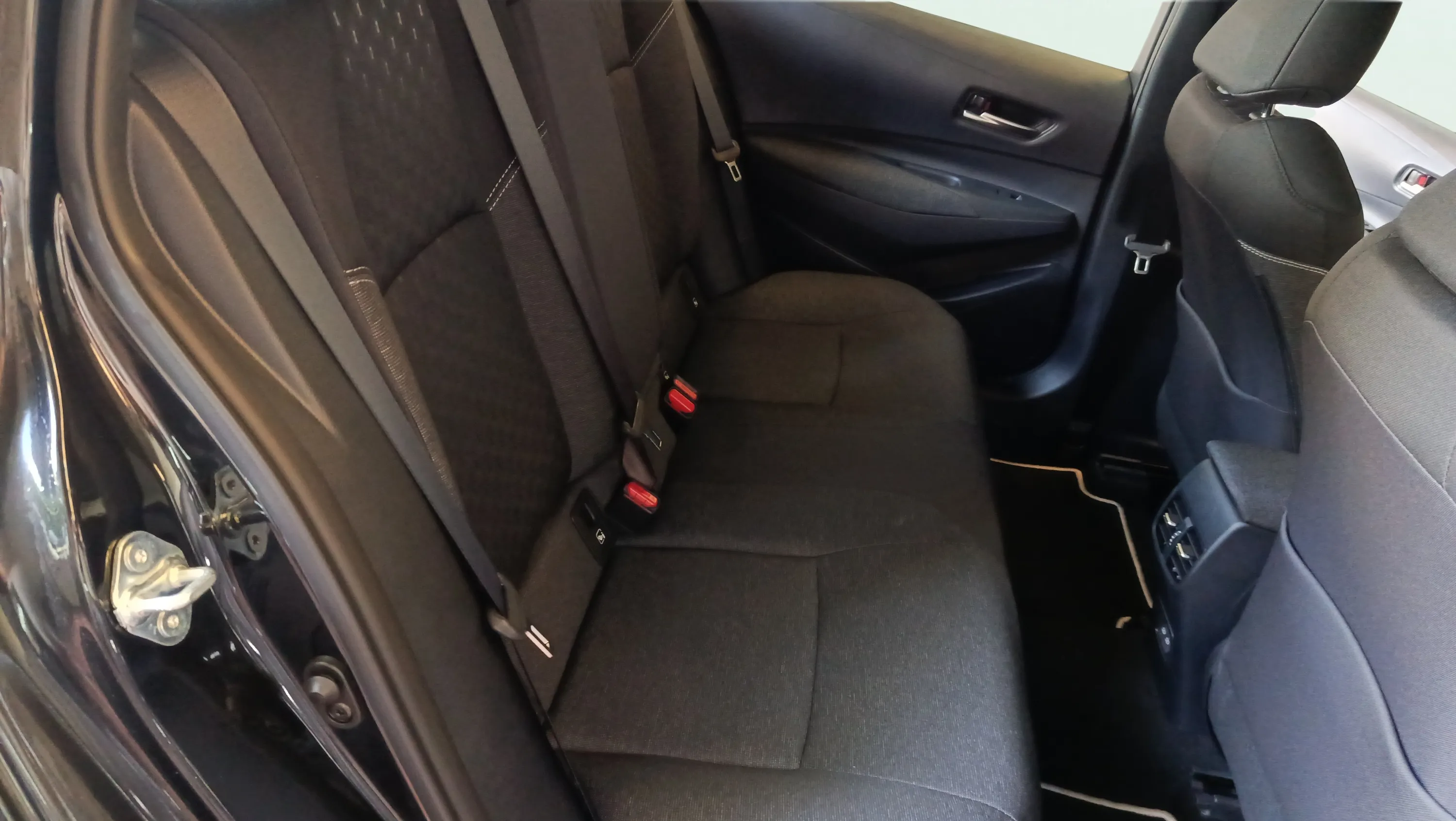 Toyota Corolla Cross Style Hybrid 140 - foto 22