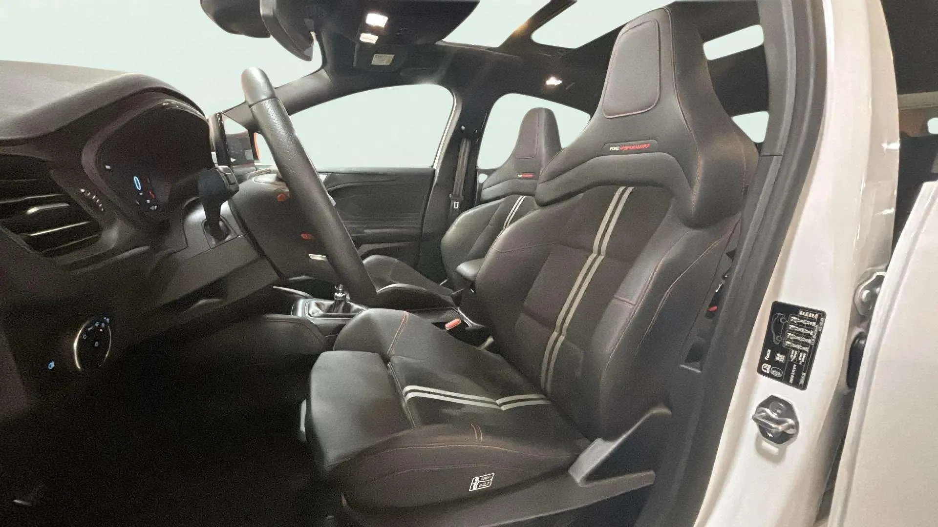 Ford Focus ST 2.3 EcoBoost - foto 13