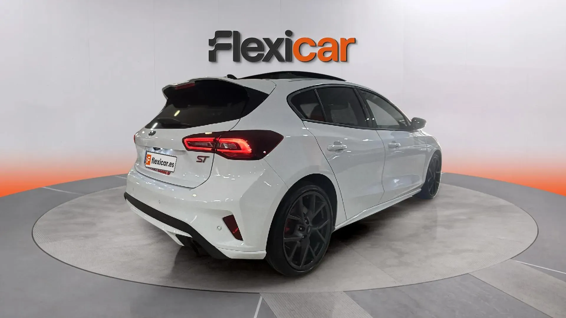 Ford Focus ST 2.3 EcoBoost - foto 7