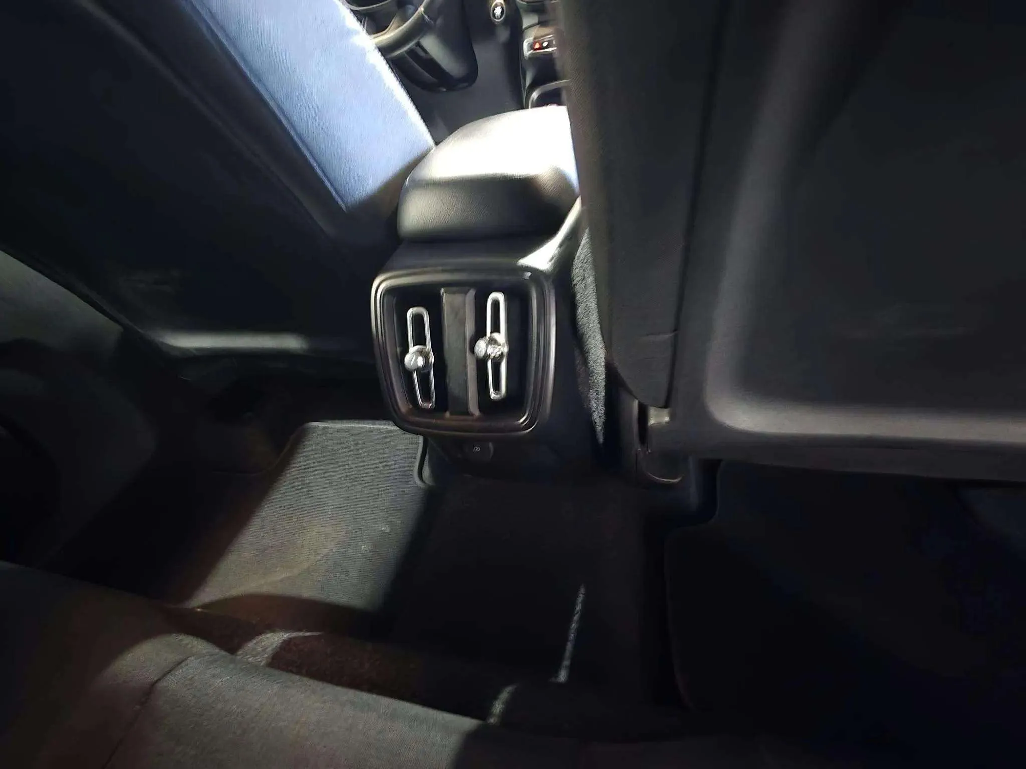 Volvo XC40 2.0 D3 - foto 19