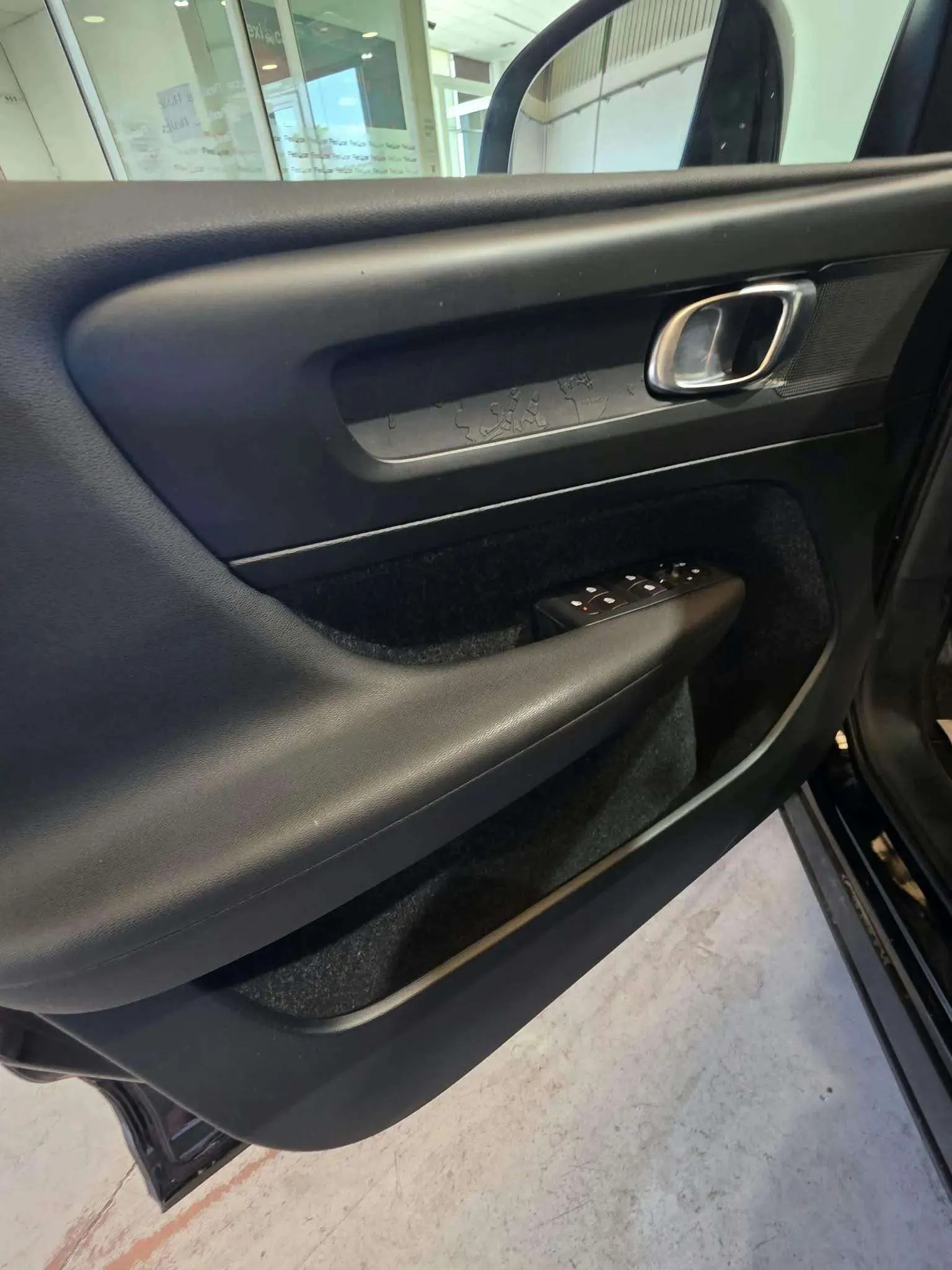 Volvo XC40 2.0 D3 - foto 15