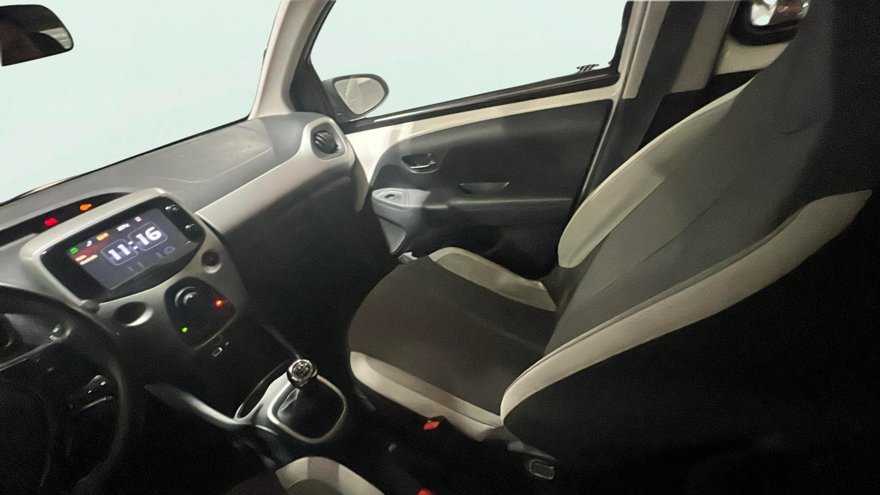 Toyota Aygo 1.0 70 x-play - foto 11