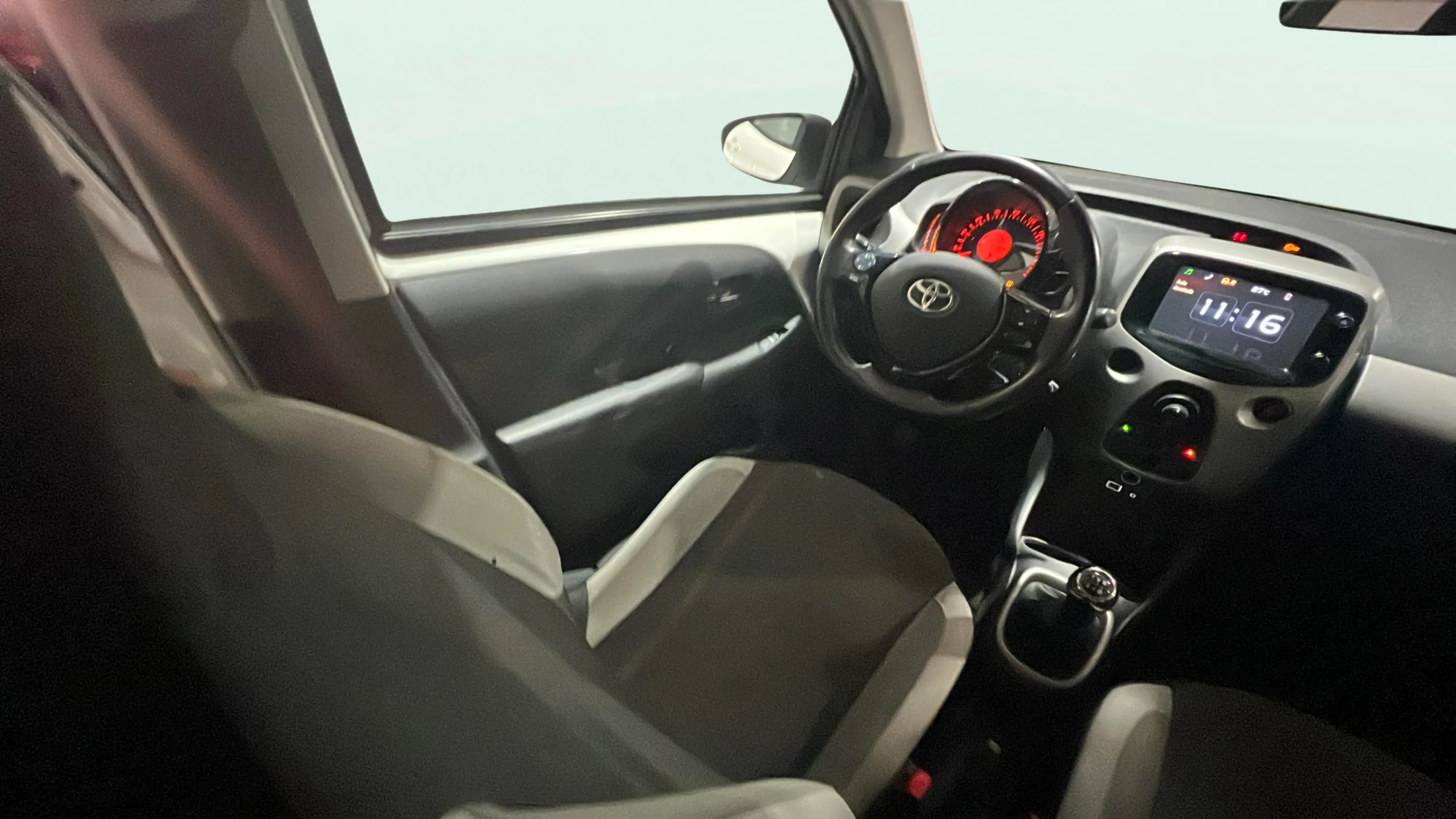 Toyota Aygo 1.0 70 x-play - foto 9