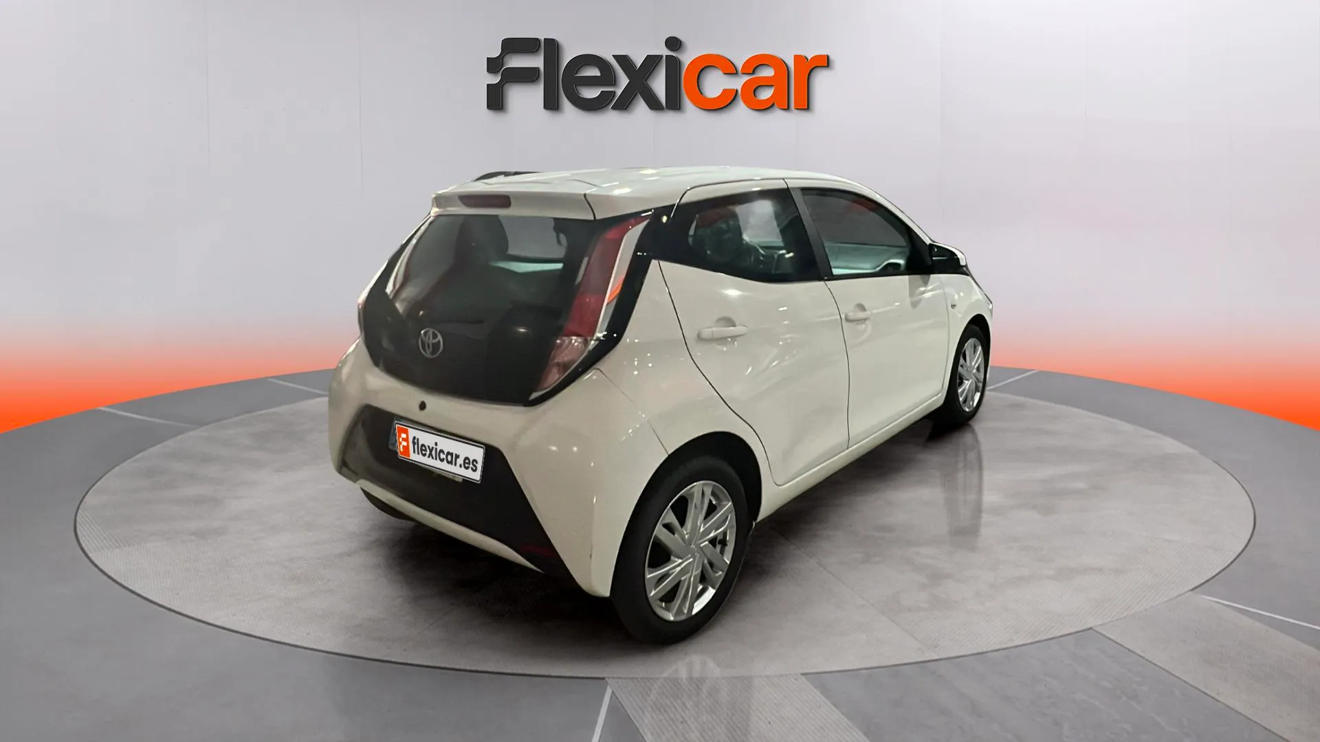 Toyota Aygo 1.0 70 x-play - foto 7