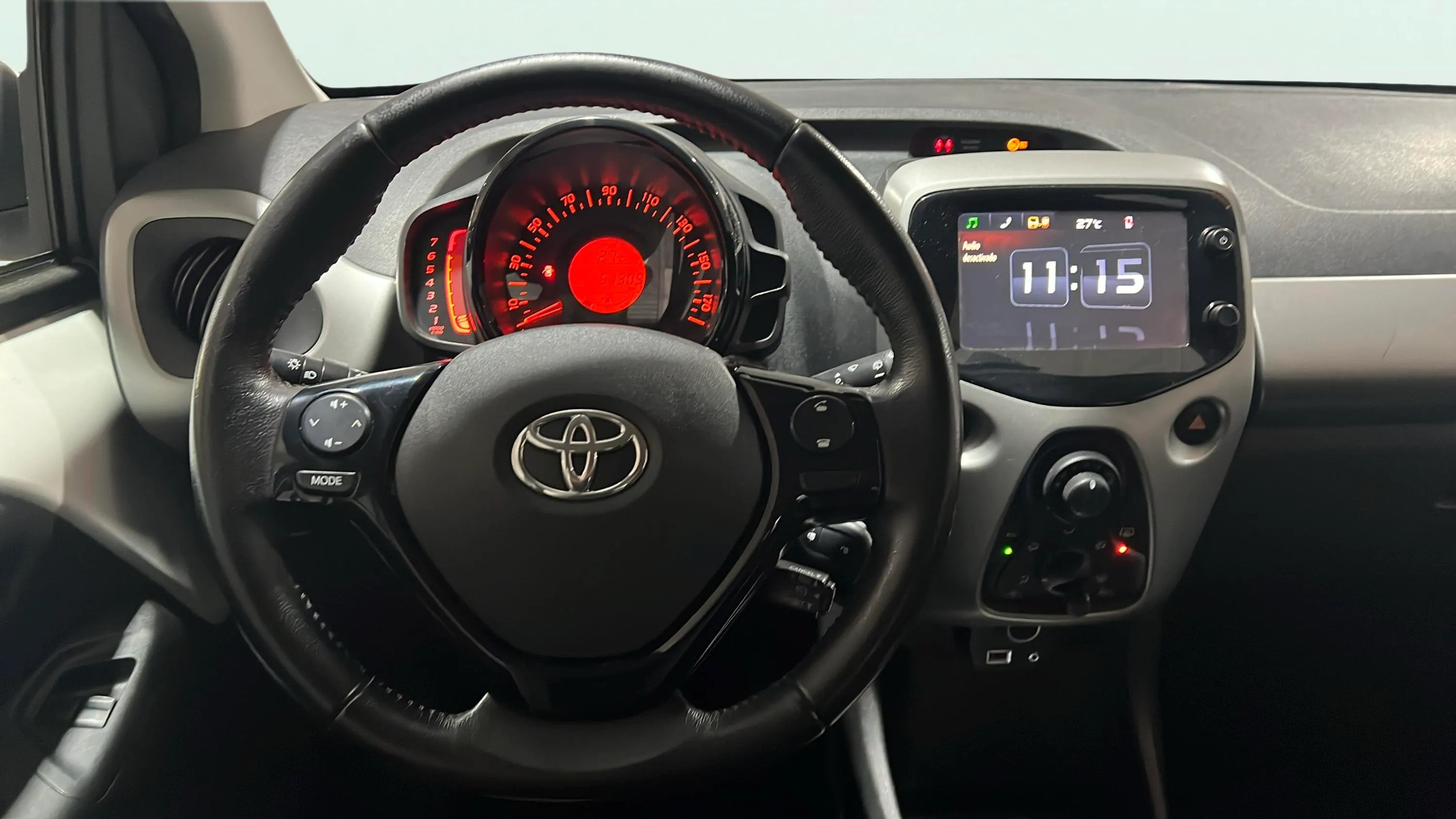 Toyota Aygo 1.0 70 x-play - foto 13