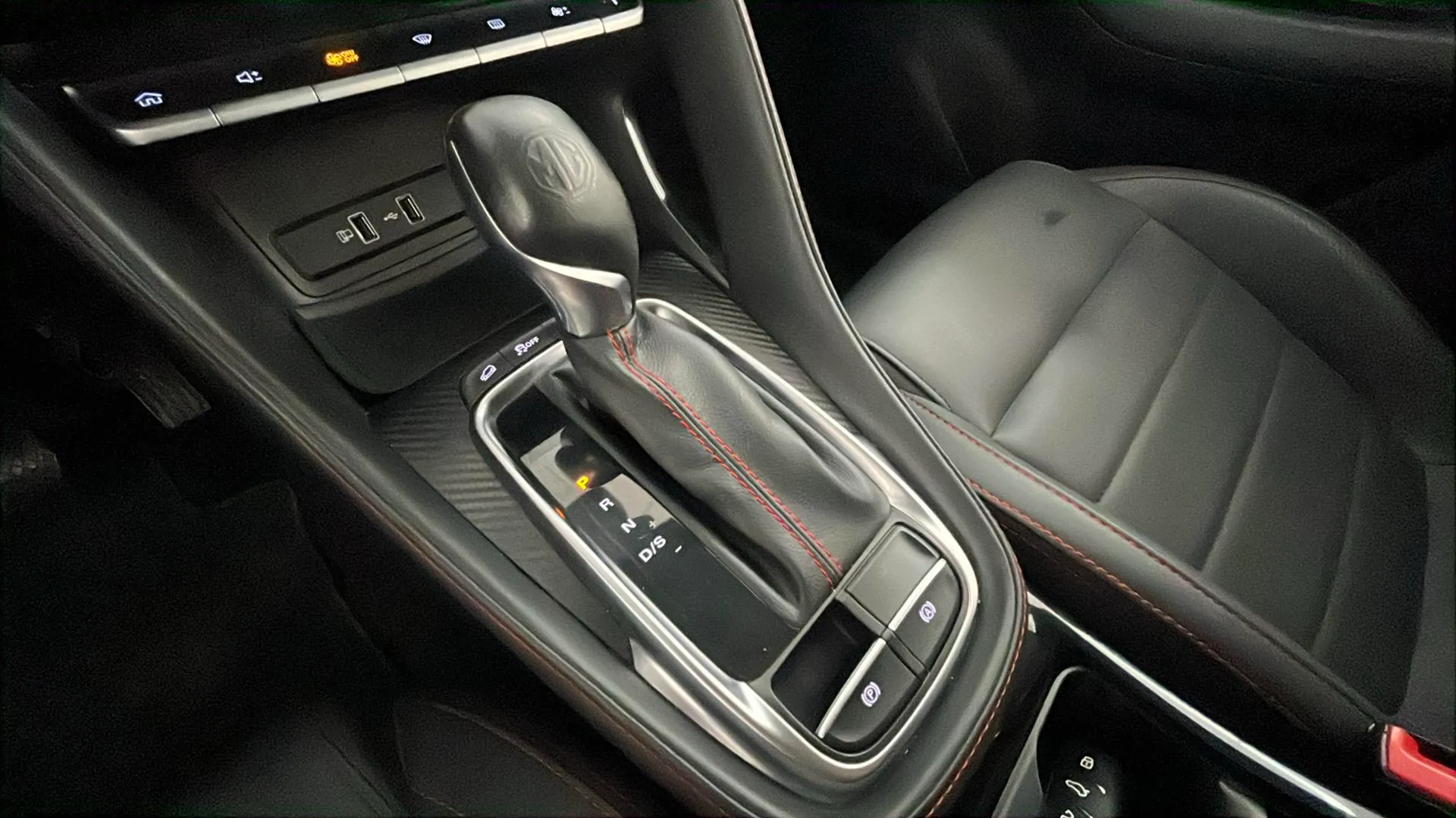 MG ZS 1.0T Luxury - foto 28