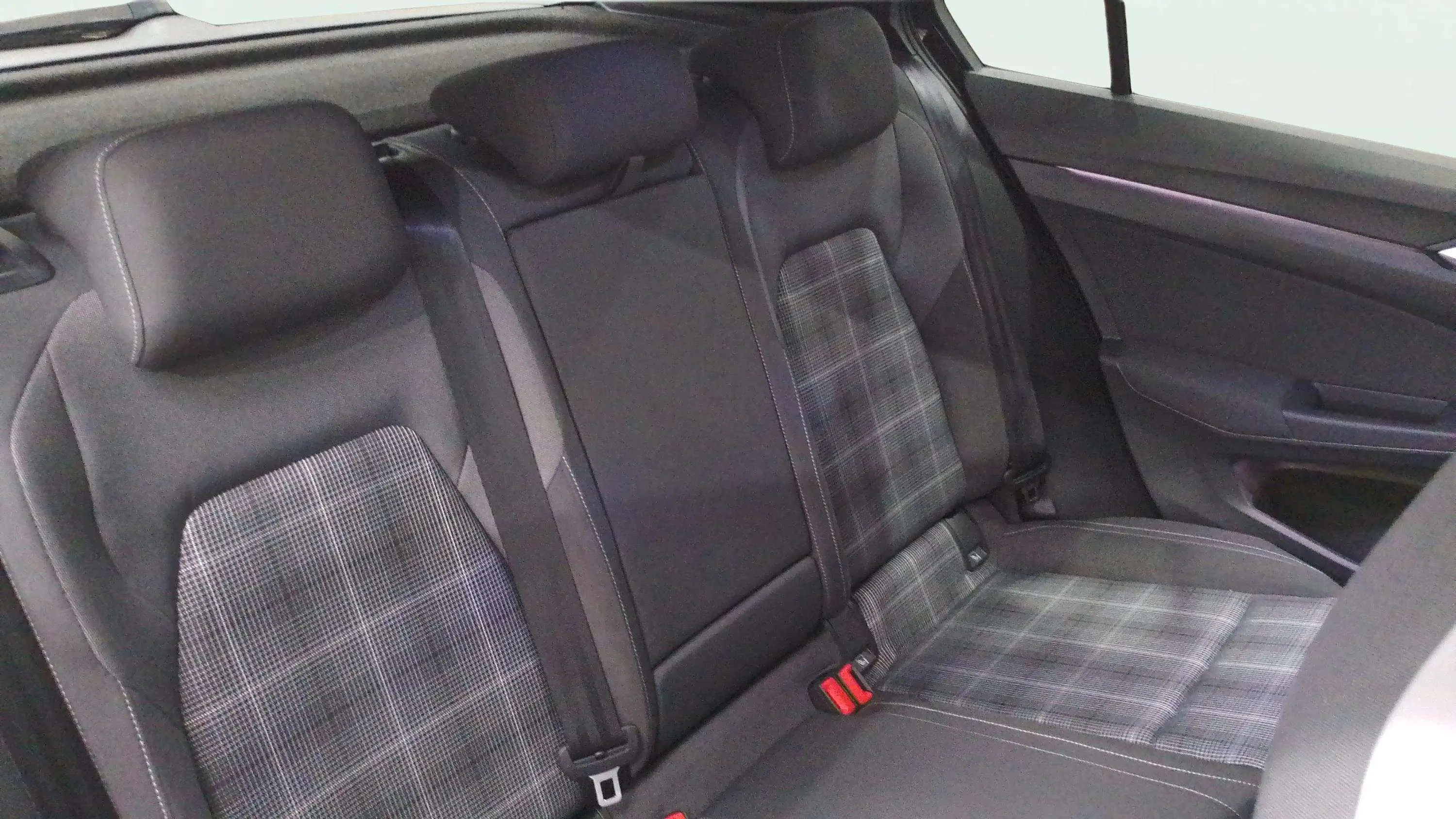 Volkswagen Golf GTD 2.0 TDI DSG - foto 26