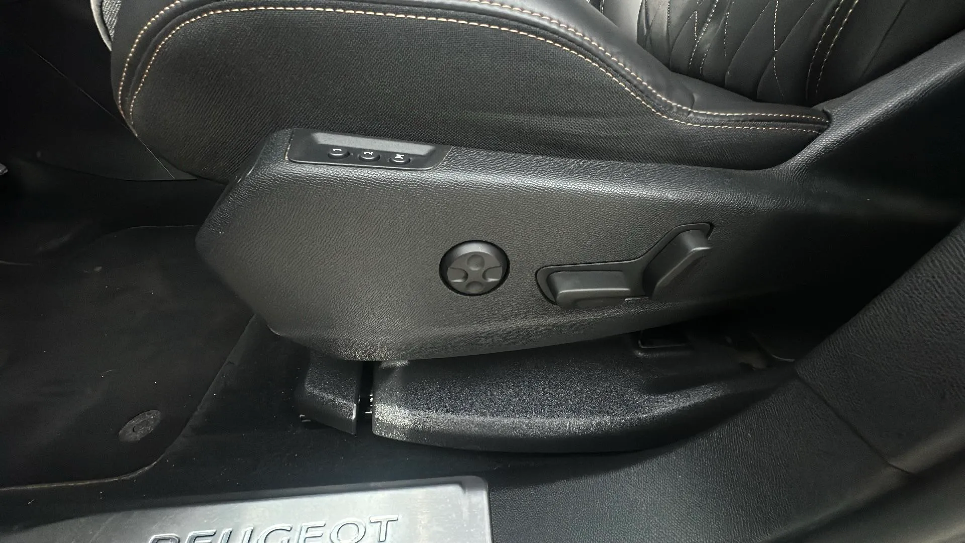 Peugeot 3008 2.0BLUEHDI GT - foto 21