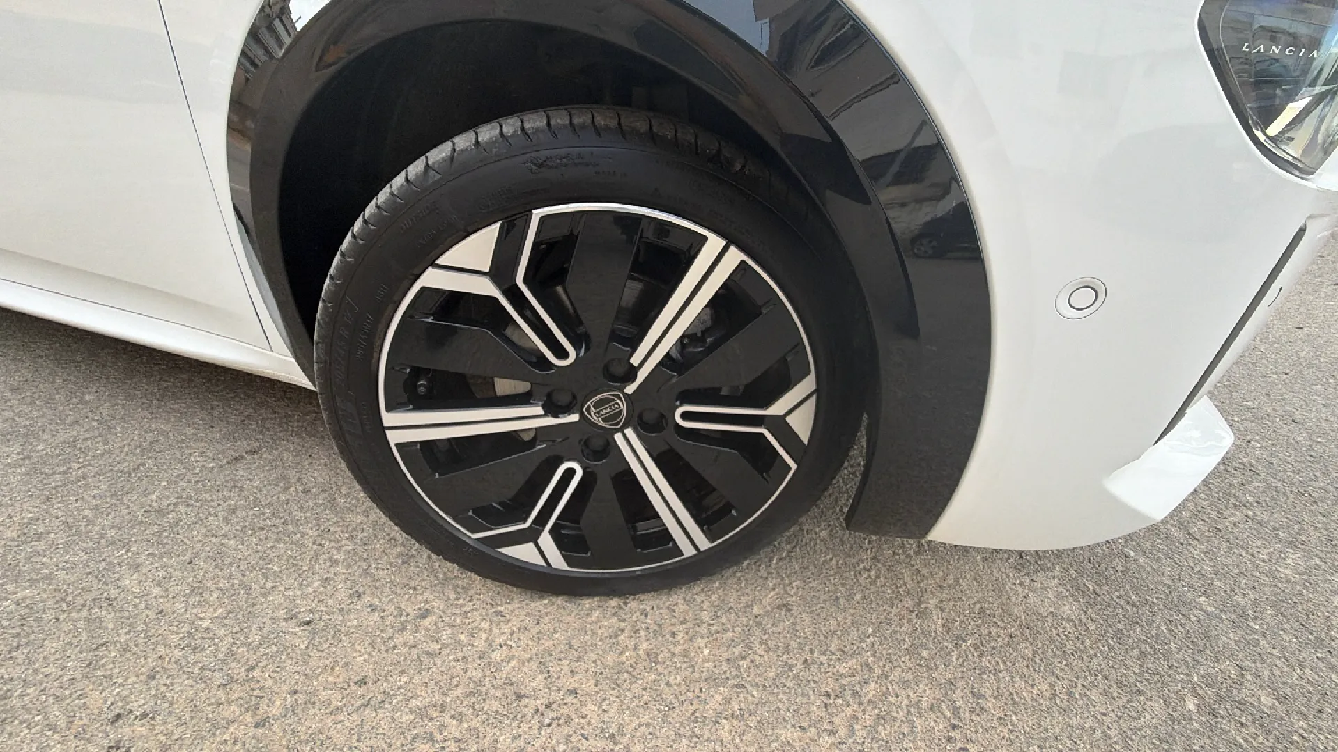 Lancia Ypsilon Hybrid - foto 18