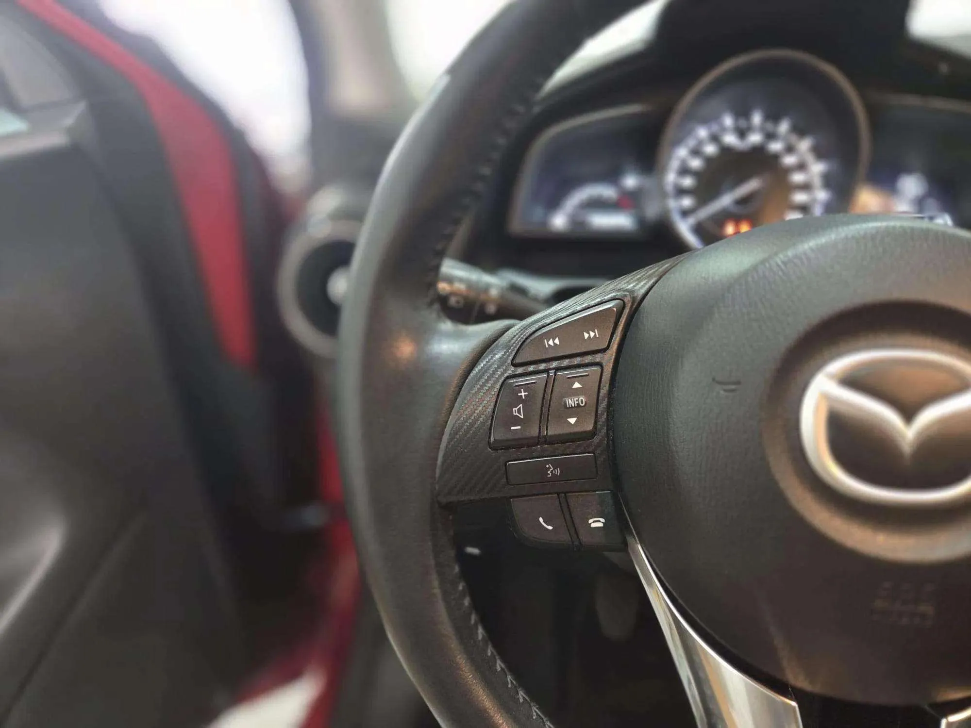 Mazda Mazda2 1.5 GE Luxury - foto 18