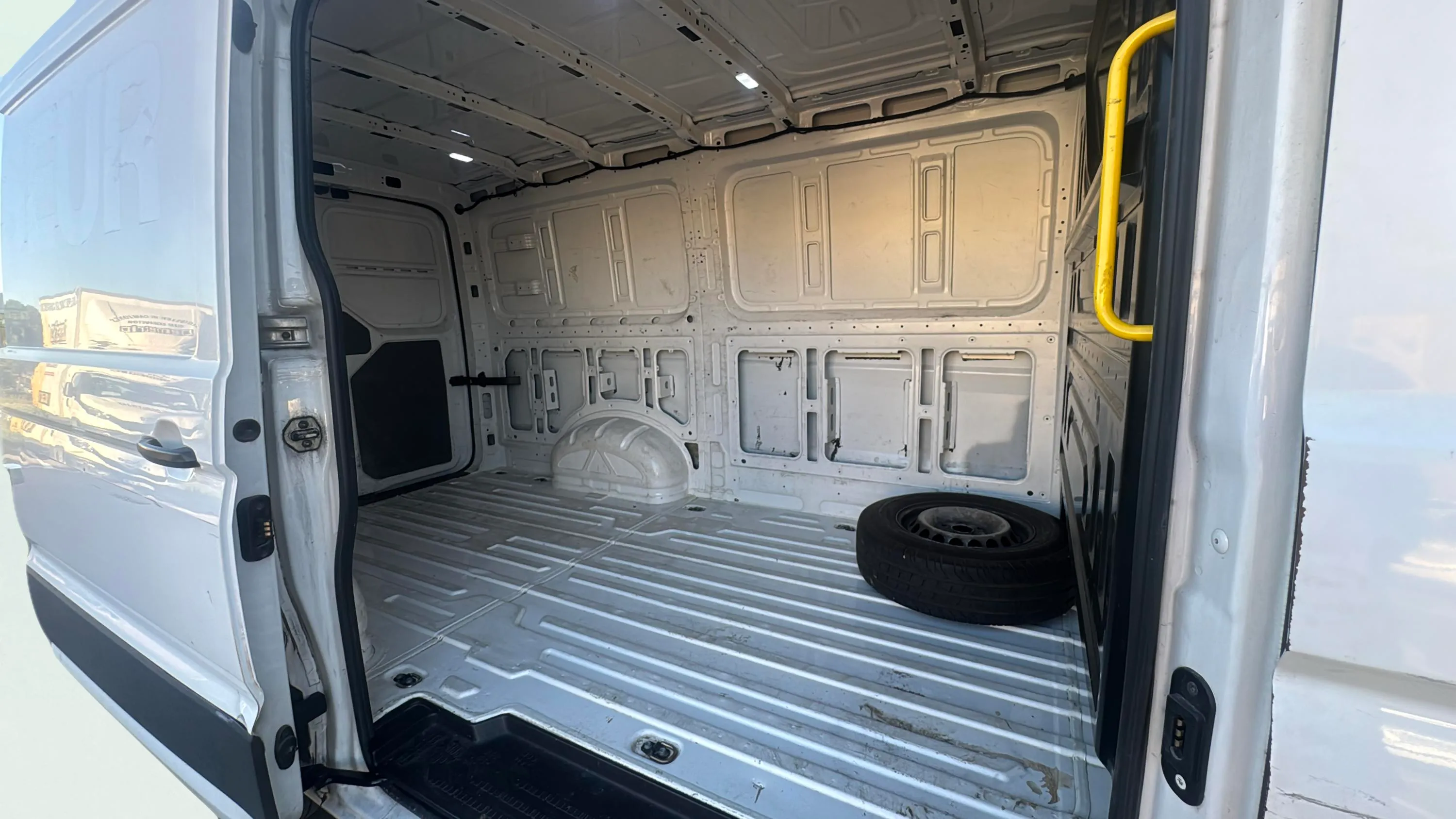 Volkswagen Crafter 30 TDI102 FGN L3H2 FWD - foto 20