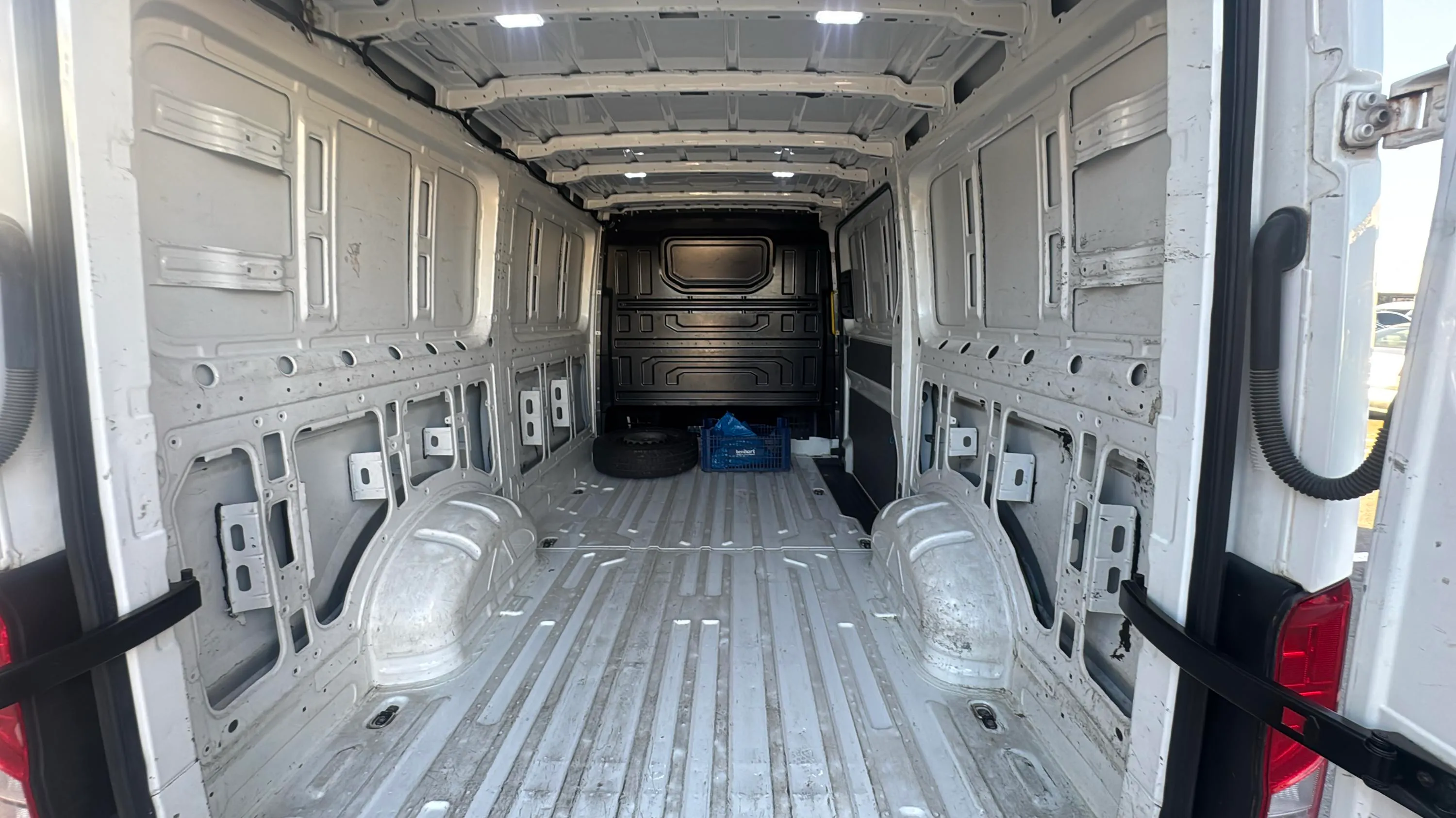 Volkswagen Crafter 30 TDI102 FGN L3H2 FWD - foto 11