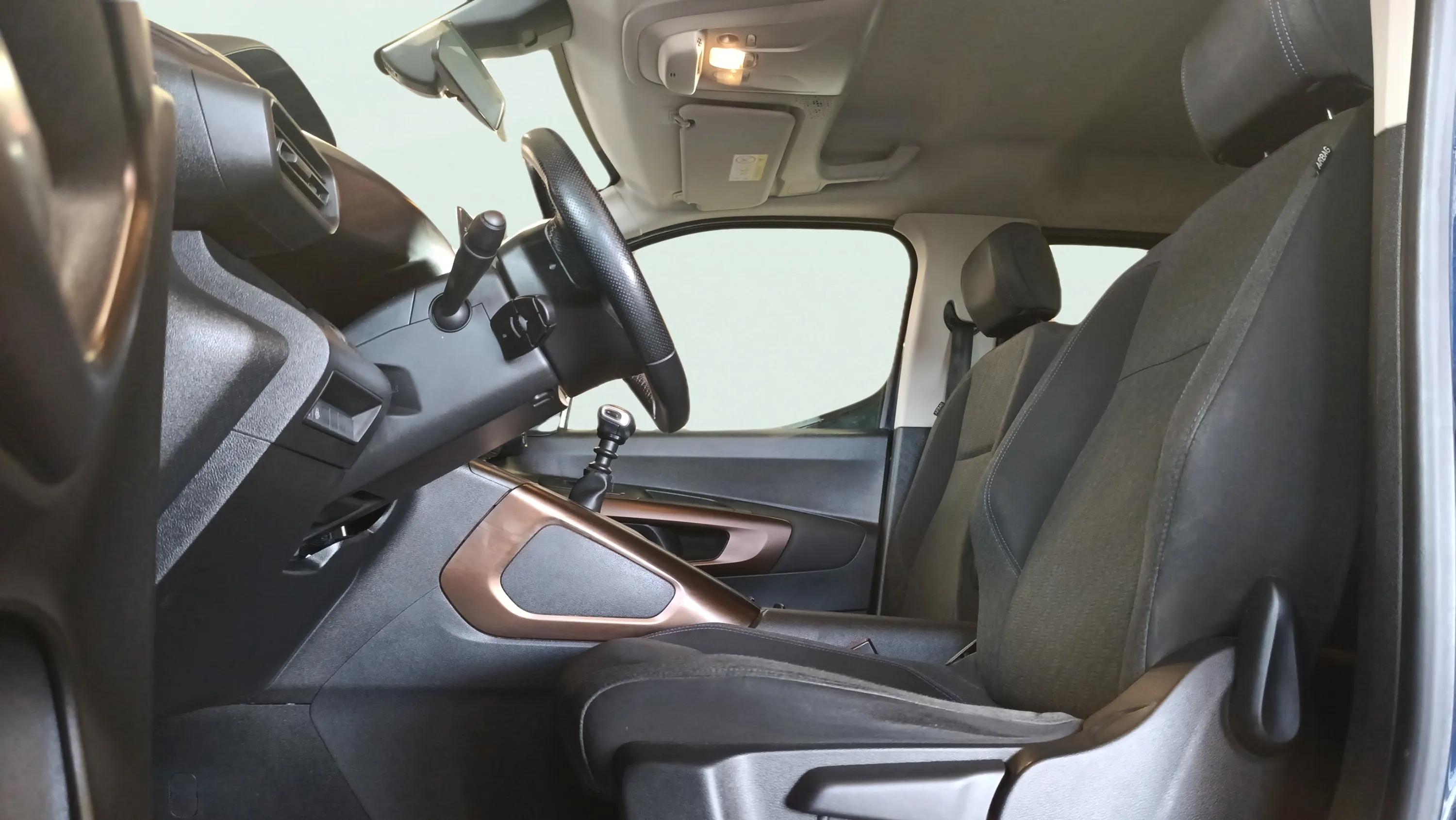Peugeot Rifter GT BlueHDi 100 - foto 28