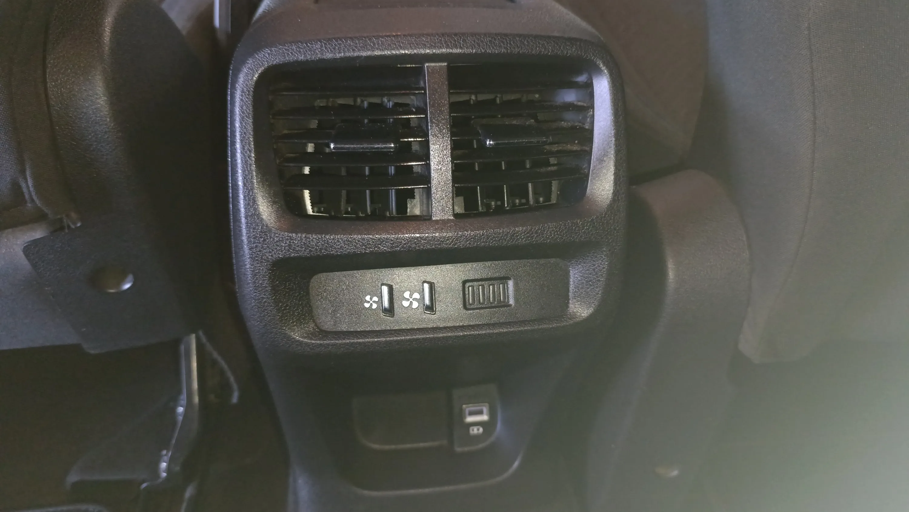 Peugeot Rifter GT BlueHDi 100 - foto 33